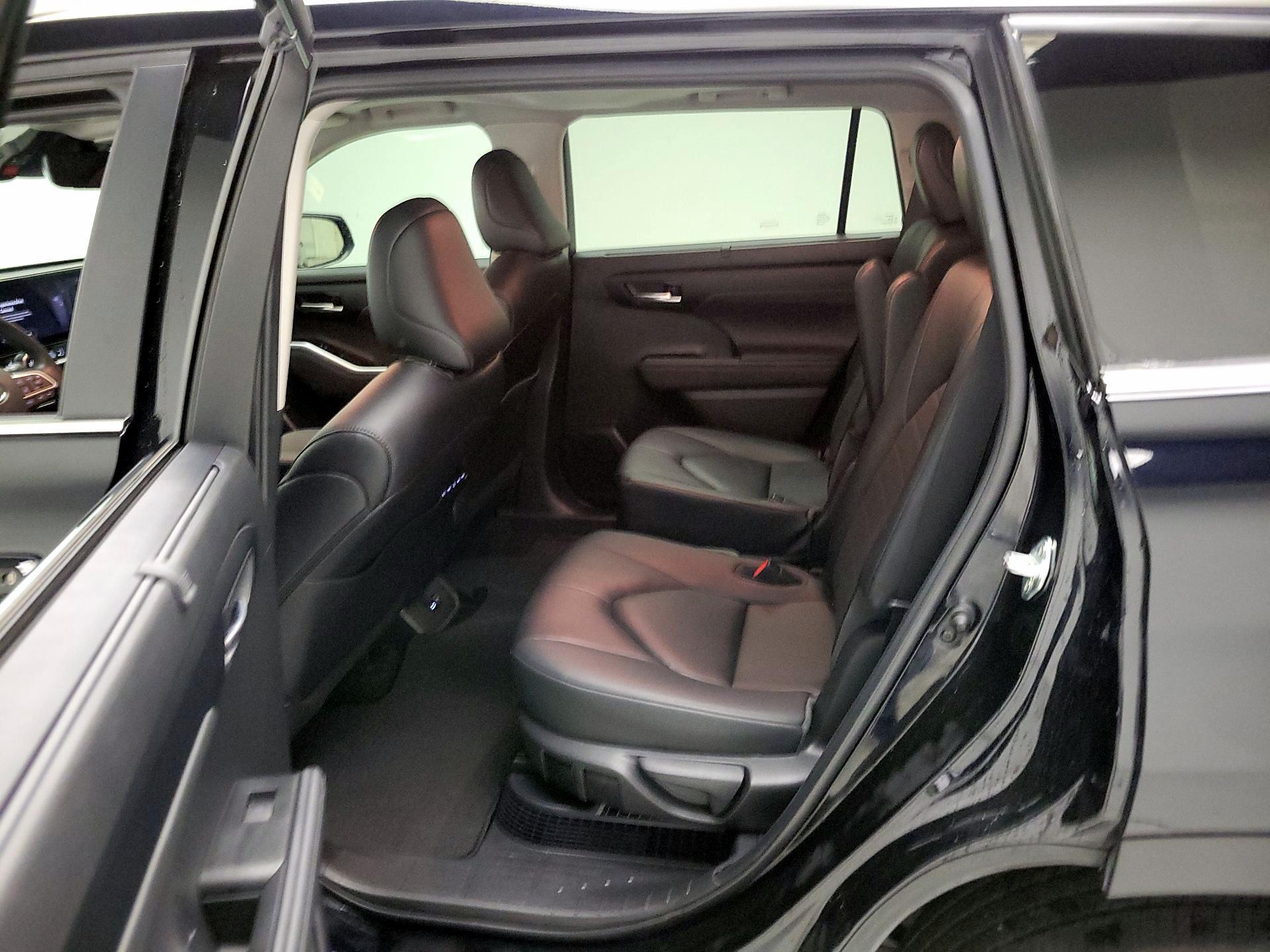 Thumbnail: 2023 Toyota Highlander - 19