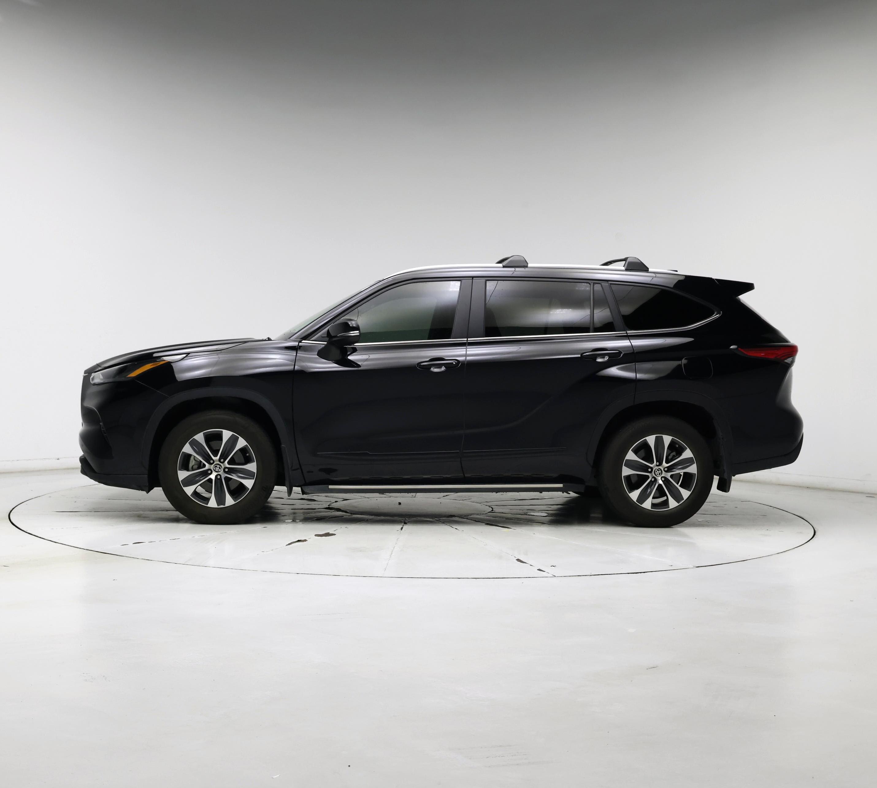 Thumbnail: 2023 Toyota Highlander - 3