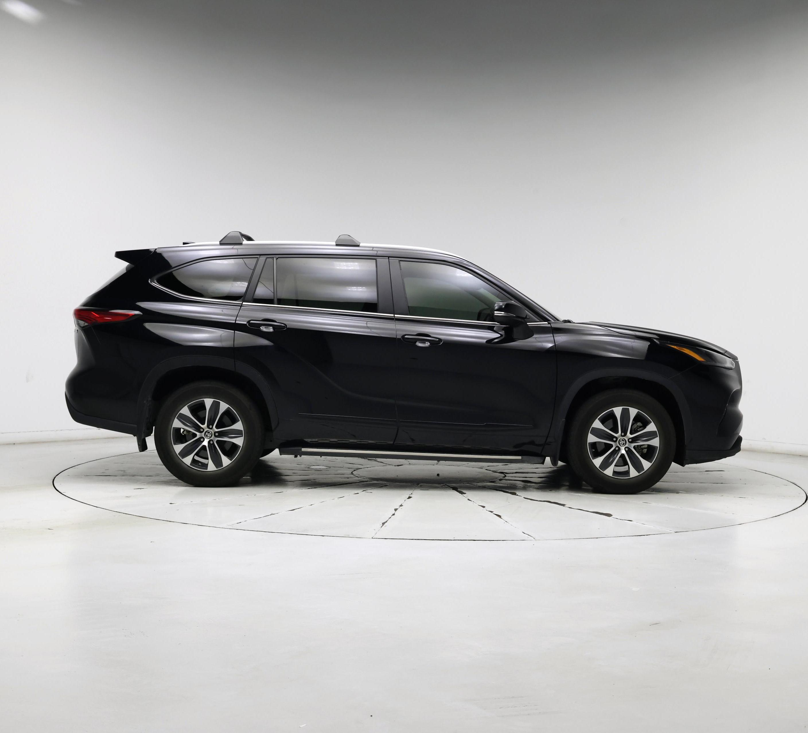 Thumbnail: 2023 Toyota Highlander - 7