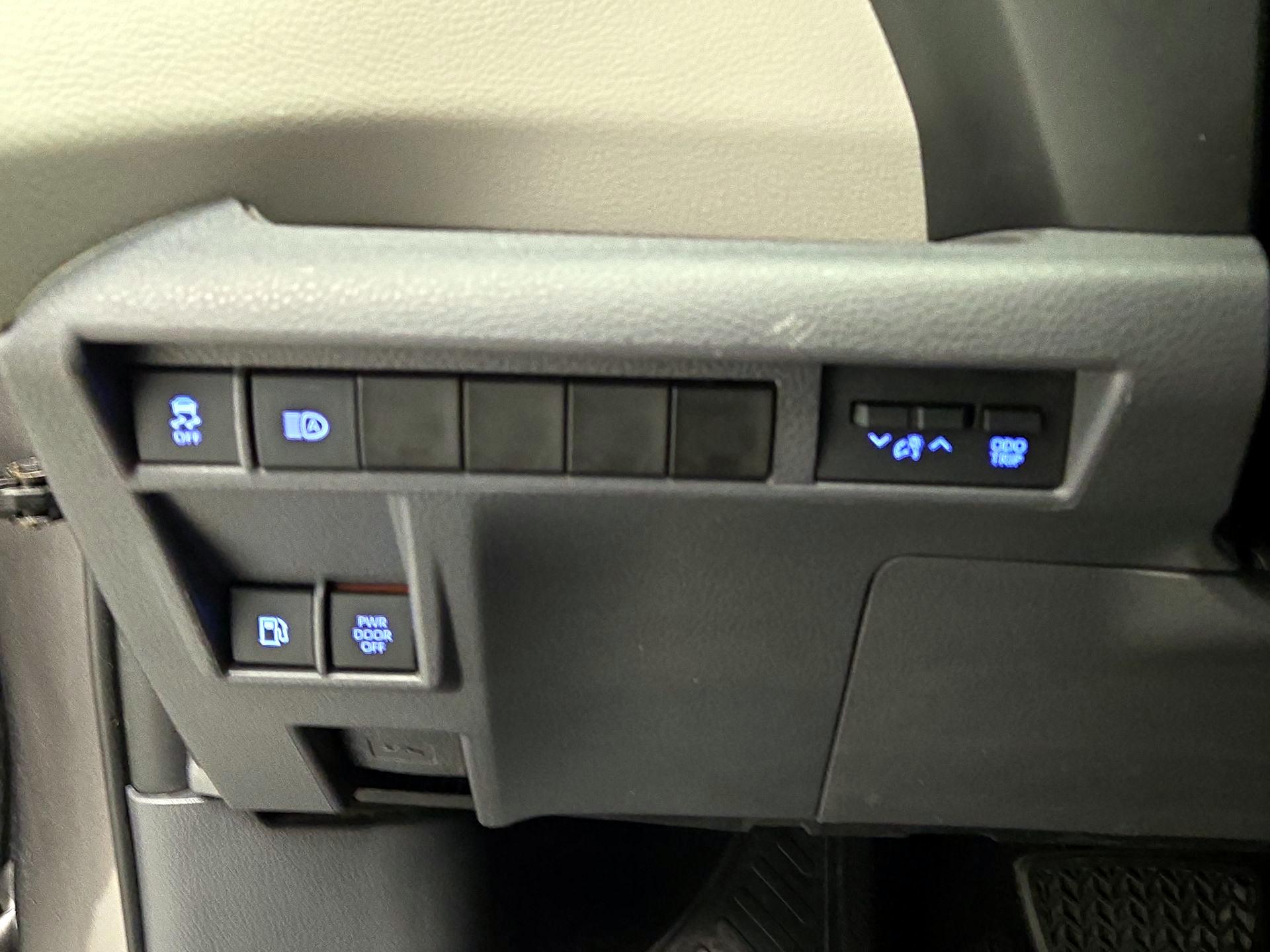 Thumbnail: 2021 Toyota Sienna - 13