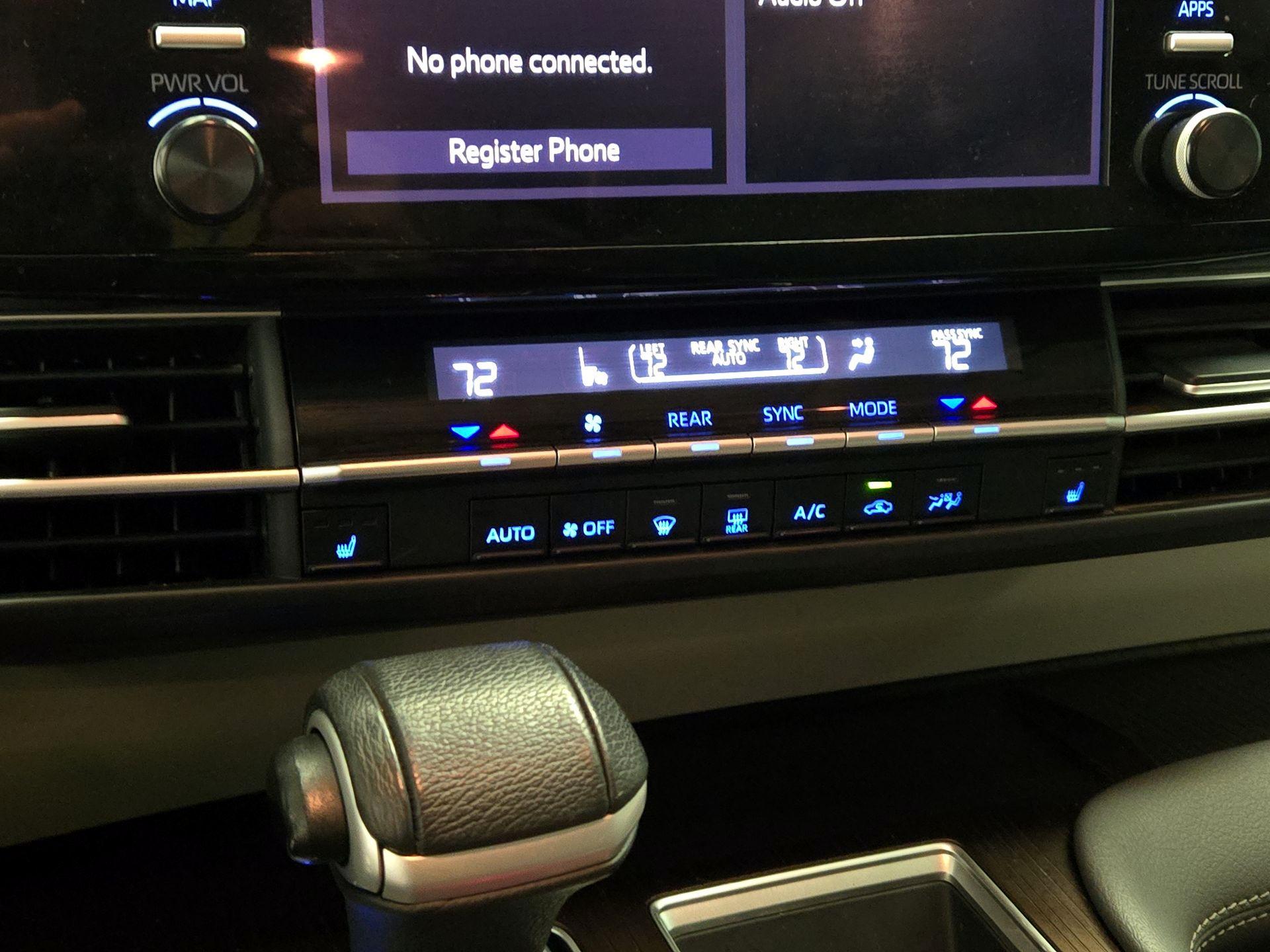 Thumbnail: 2021 Toyota Sienna - 16