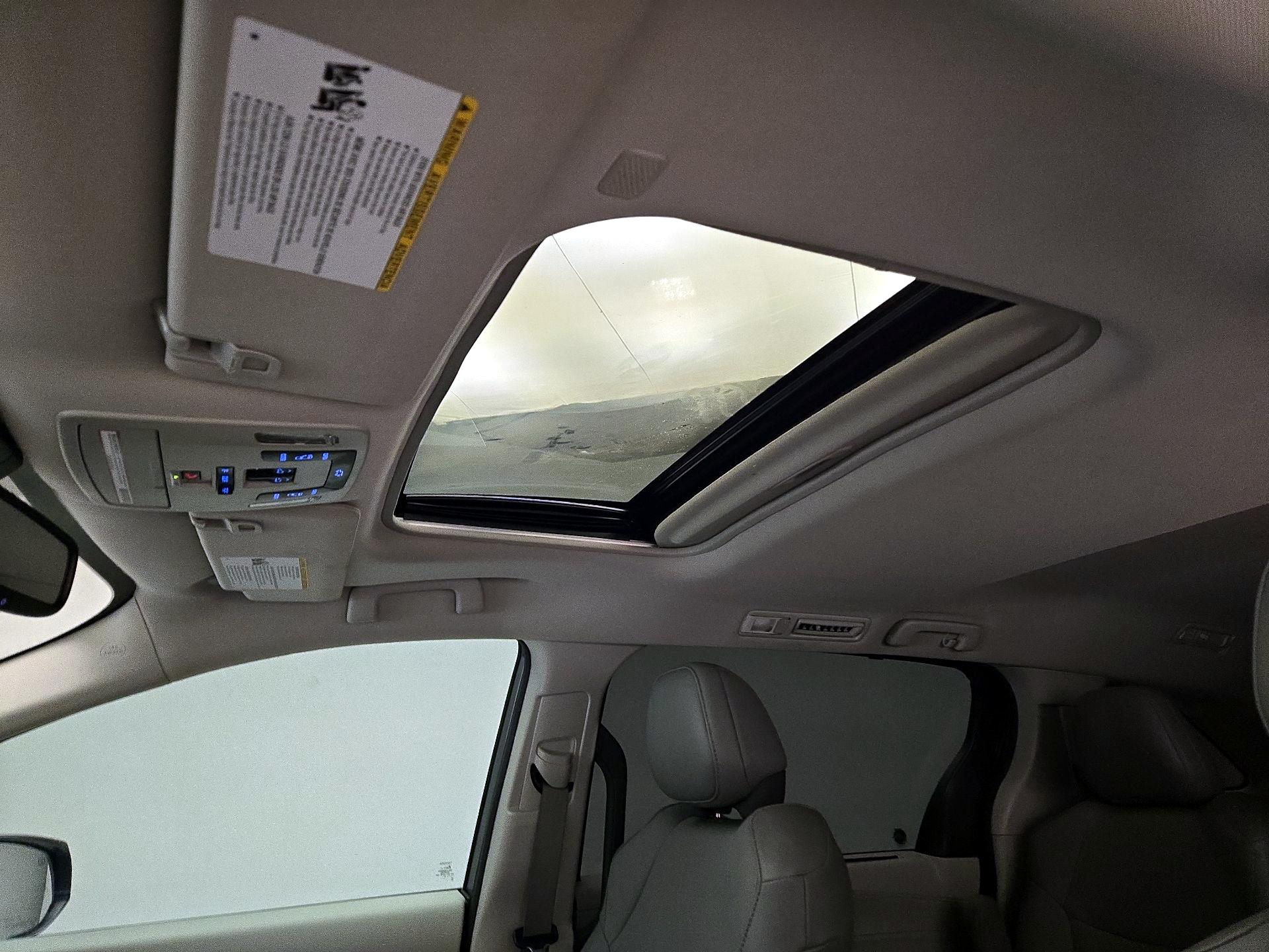 Thumbnail: 2021 Toyota Sienna - 19