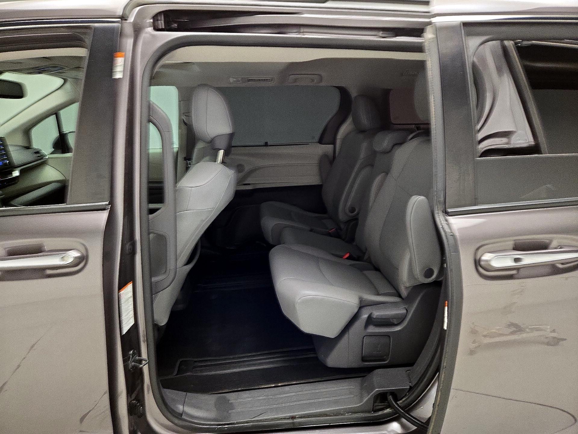 Thumbnail: 2021 Toyota Sienna - 20