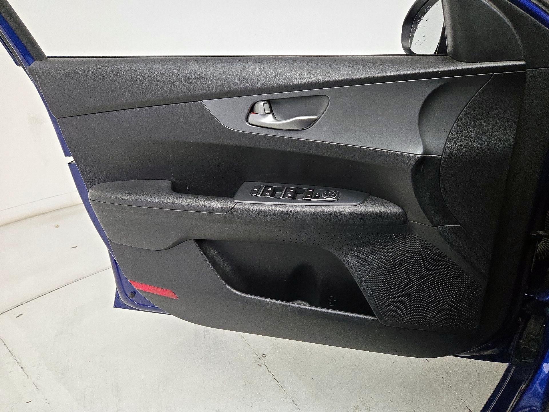 Thumbnail: 2020 Kia Forte - 12