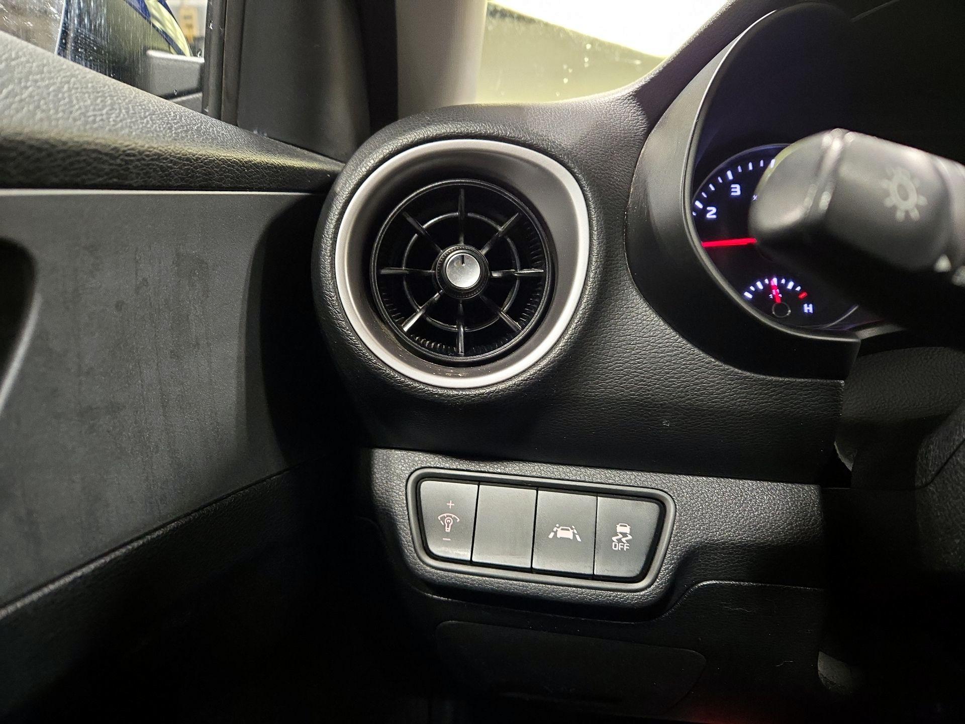 Thumbnail: 2020 Kia Forte - 13