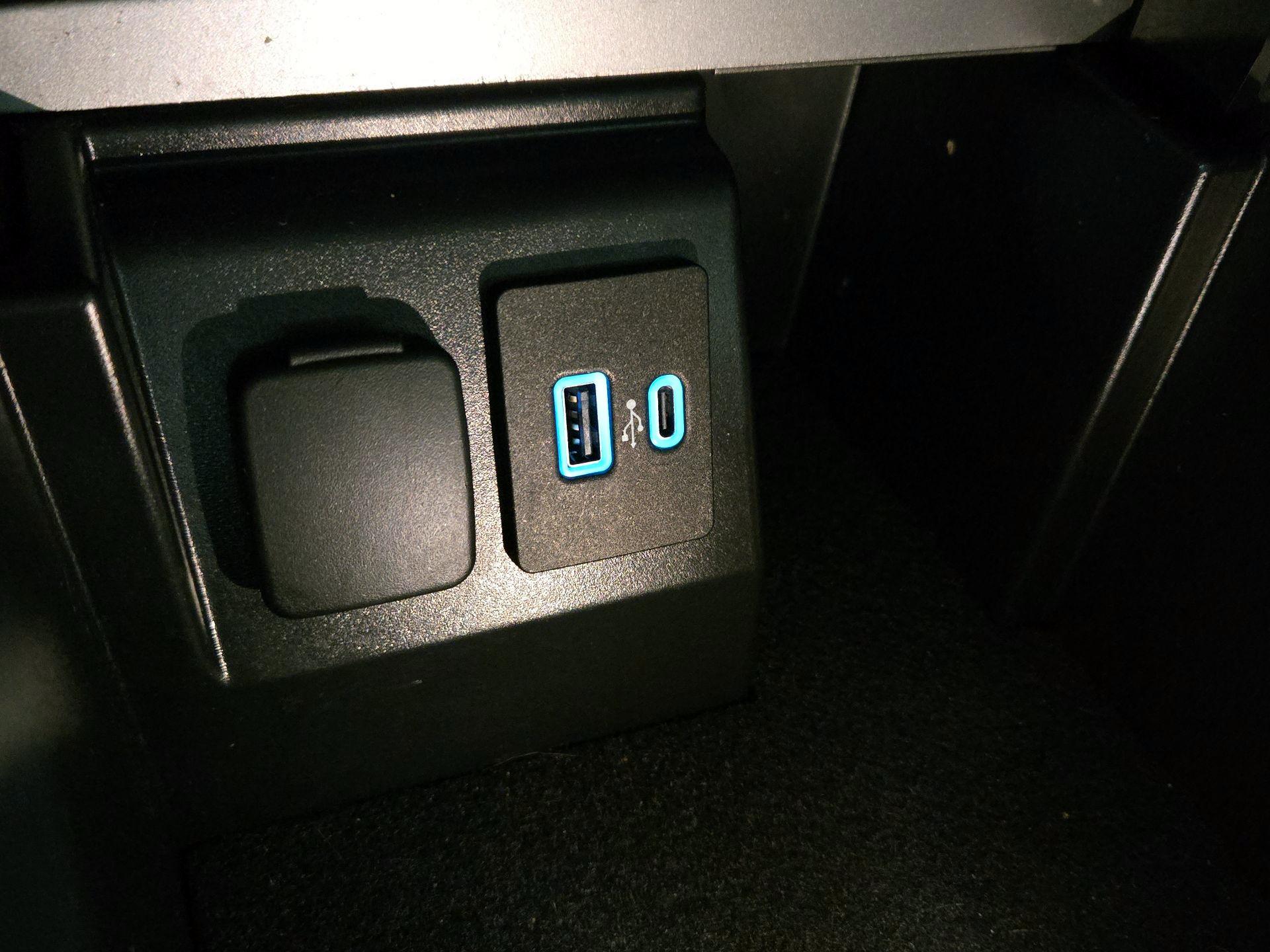 Thumbnail: 2023 Ford Explorer - 19