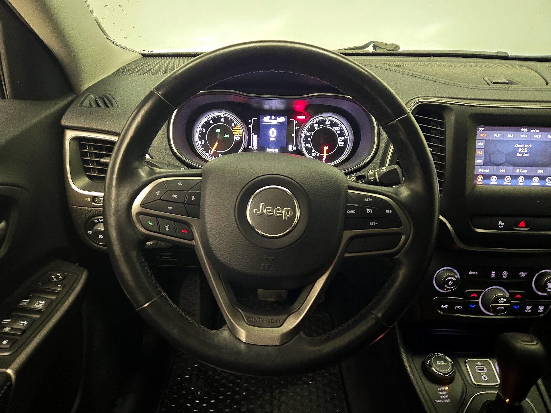 Thumbnail: 2020 Jeep Cherokee - 10