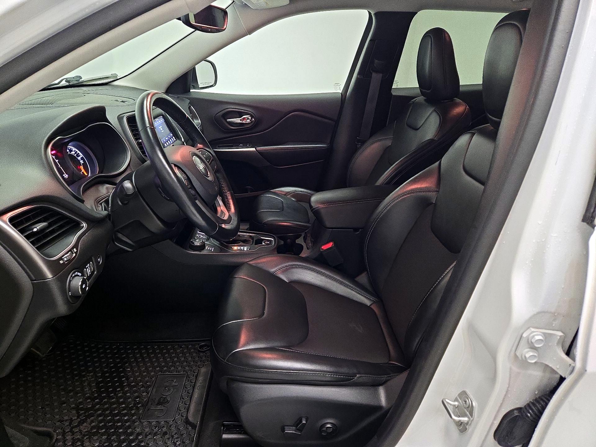 Thumbnail: 2020 Jeep Cherokee - 11