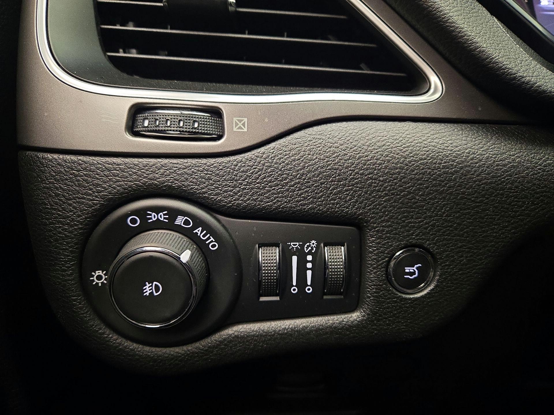 Thumbnail: 2020 Jeep Cherokee - 13