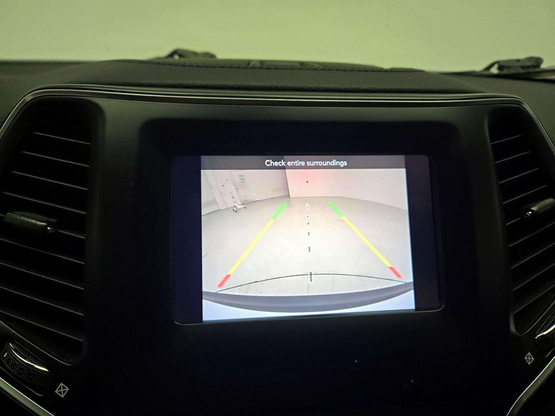 Thumbnail: 2020 Jeep Cherokee - 14