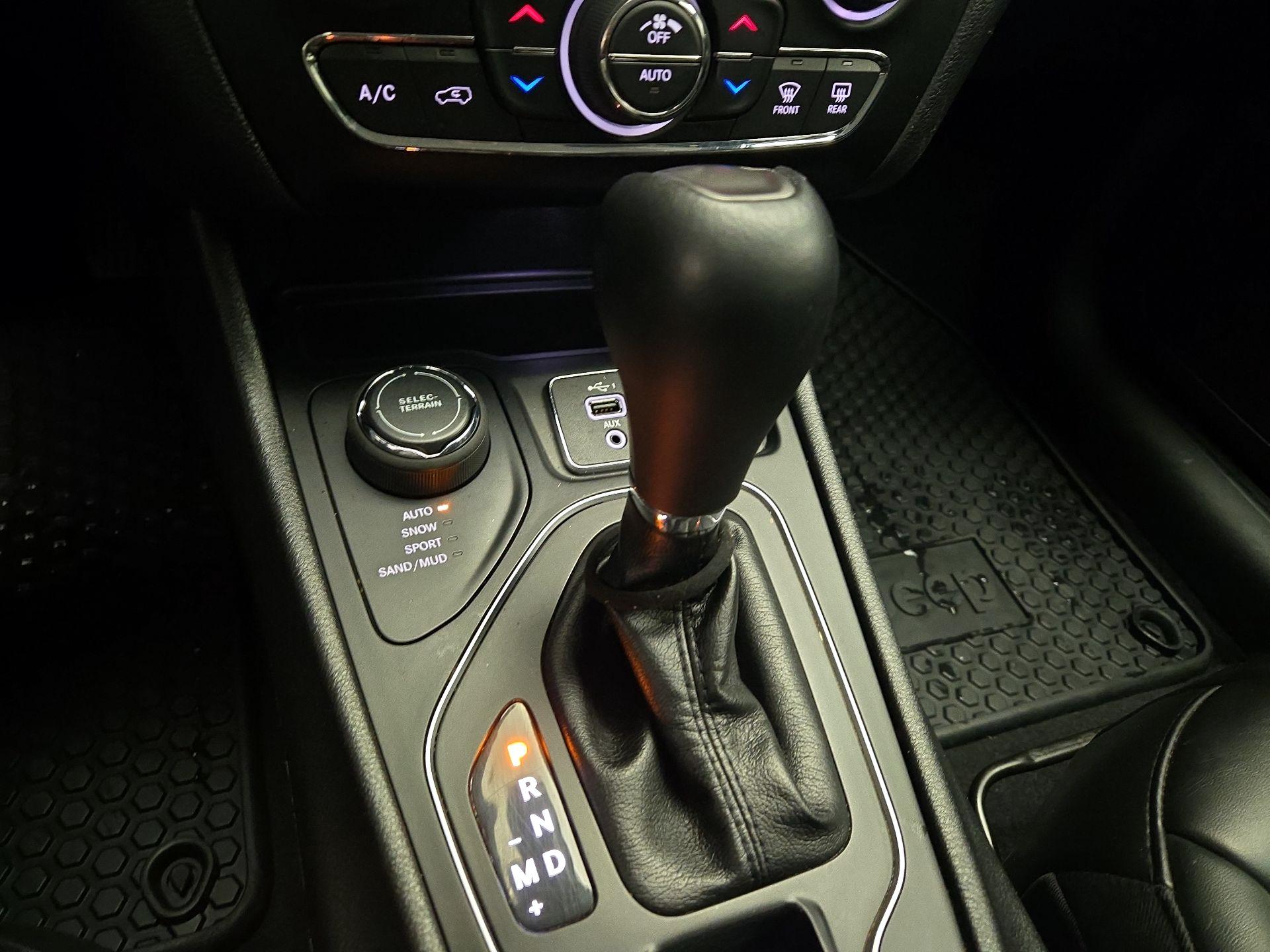 Thumbnail: 2020 Jeep Cherokee - 17