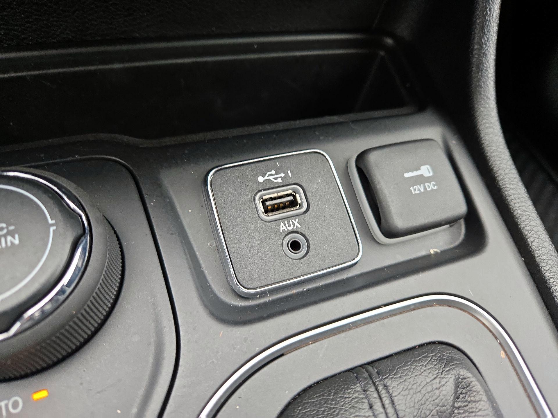 Thumbnail: 2020 Jeep Cherokee - 18