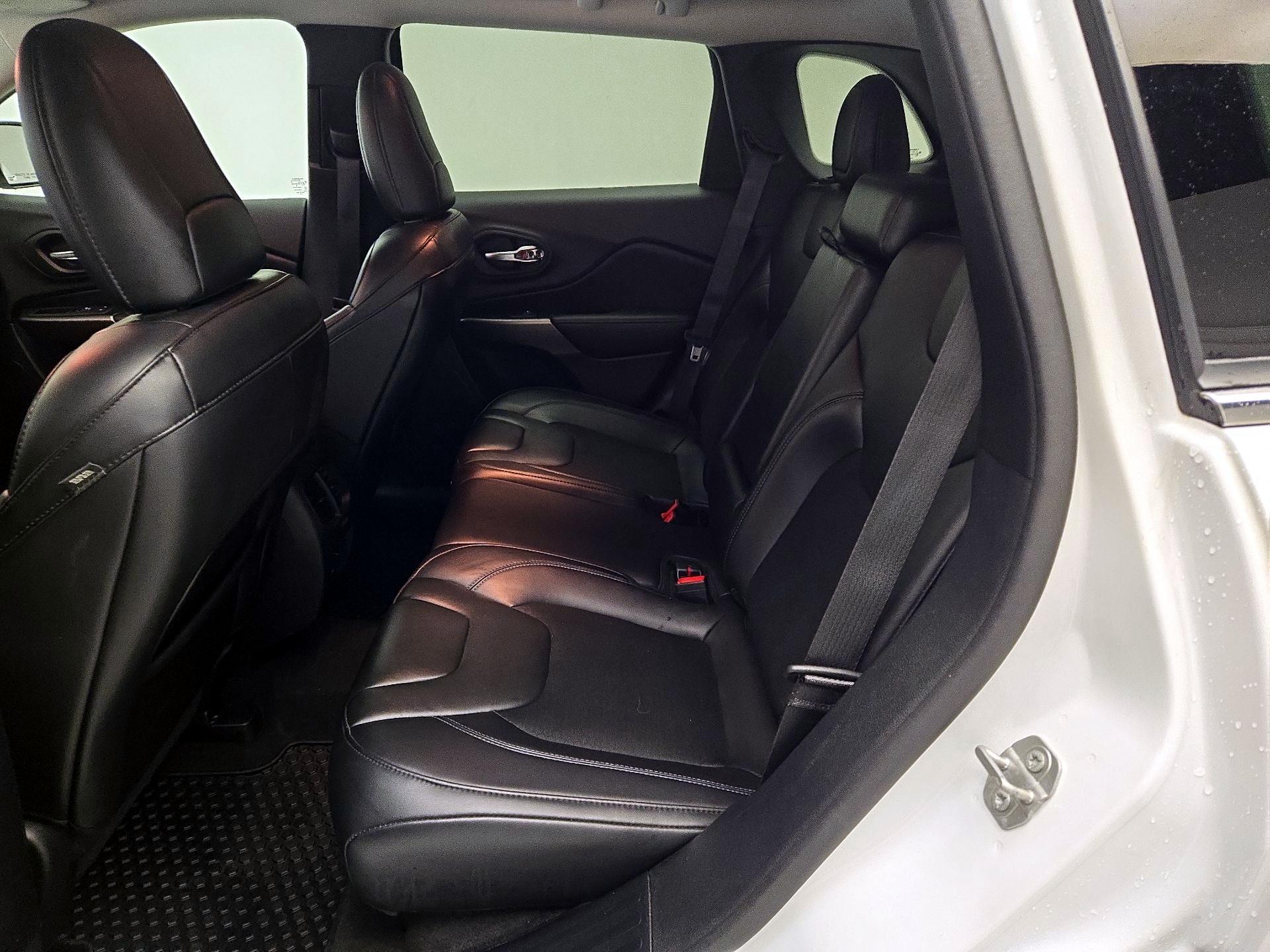 Thumbnail: 2020 Jeep Cherokee - 19