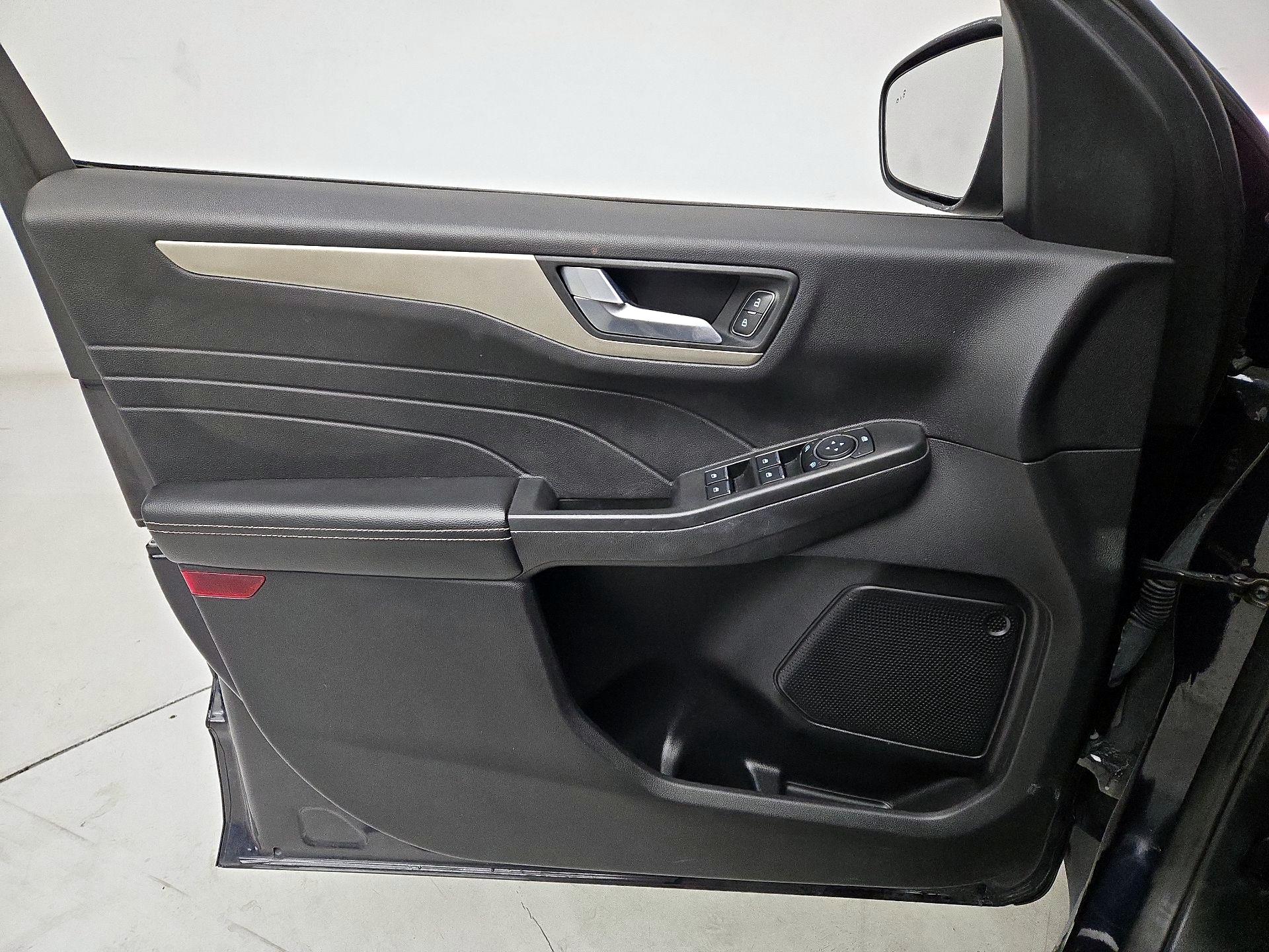 Thumbnail: 2021 Ford Escape - 12