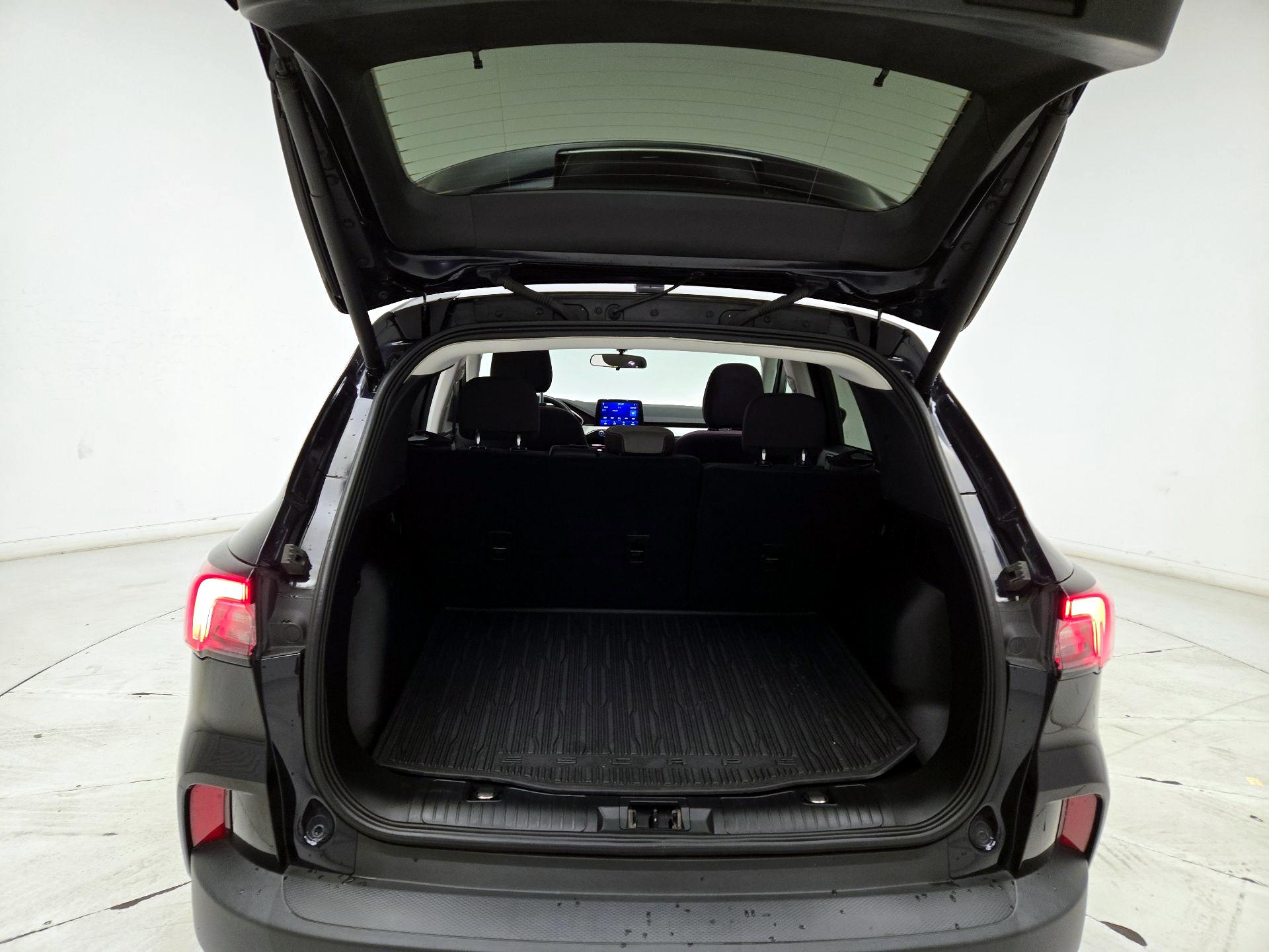 Thumbnail: 2021 Ford Escape - 20