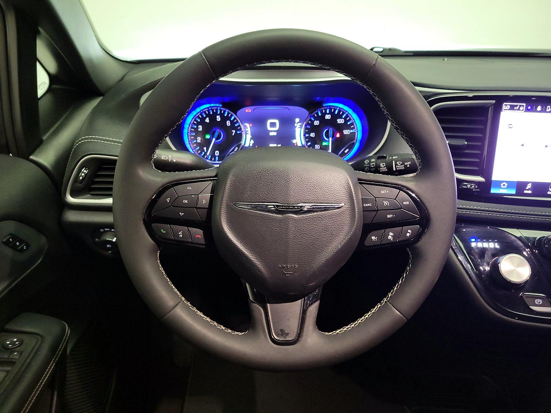 Thumbnail: 2022 Chrysler Pacifica - 10