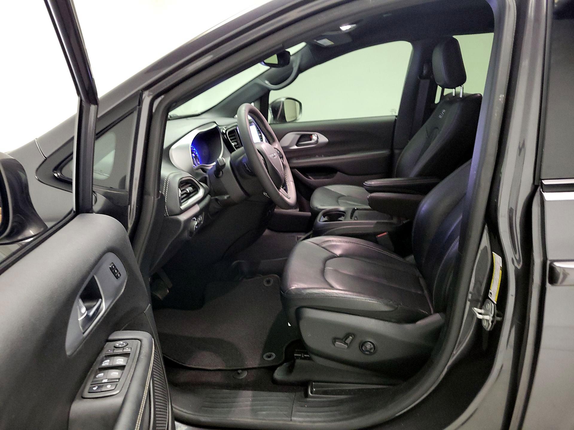 Thumbnail: 2022 Chrysler Pacifica - 11