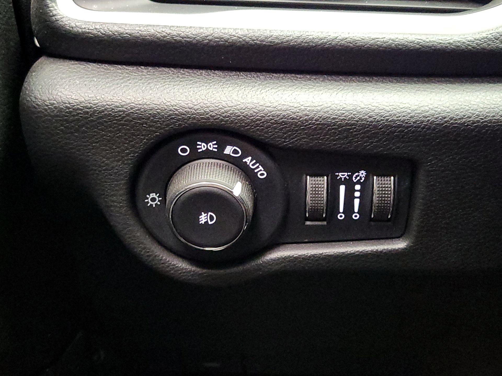 Thumbnail: 2022 Chrysler Pacifica - 13