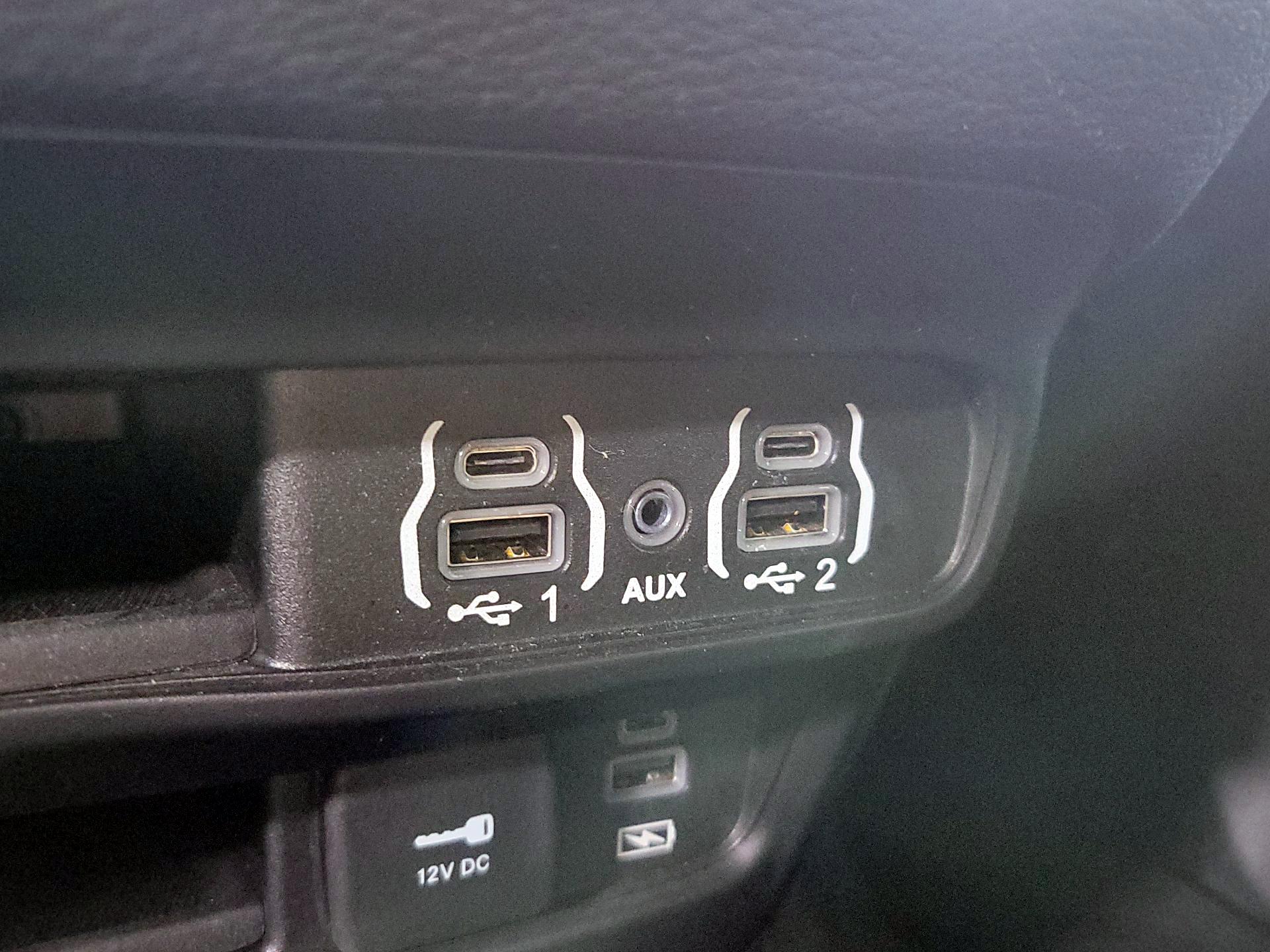 Thumbnail: 2022 Chrysler Pacifica - 18