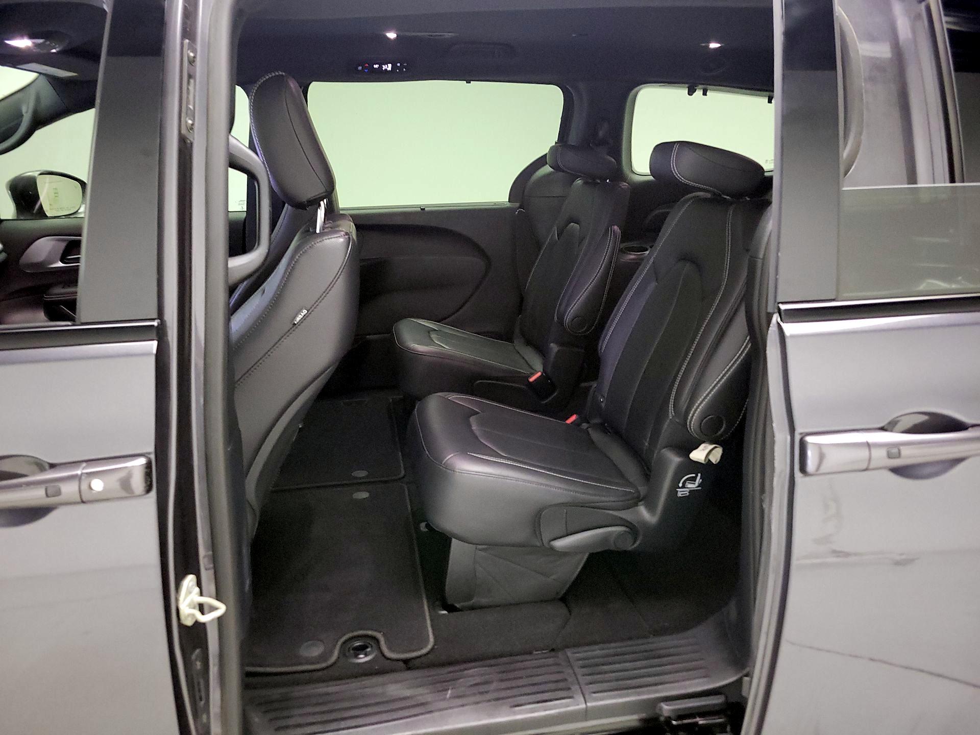 Thumbnail: 2022 Chrysler Pacifica - 19