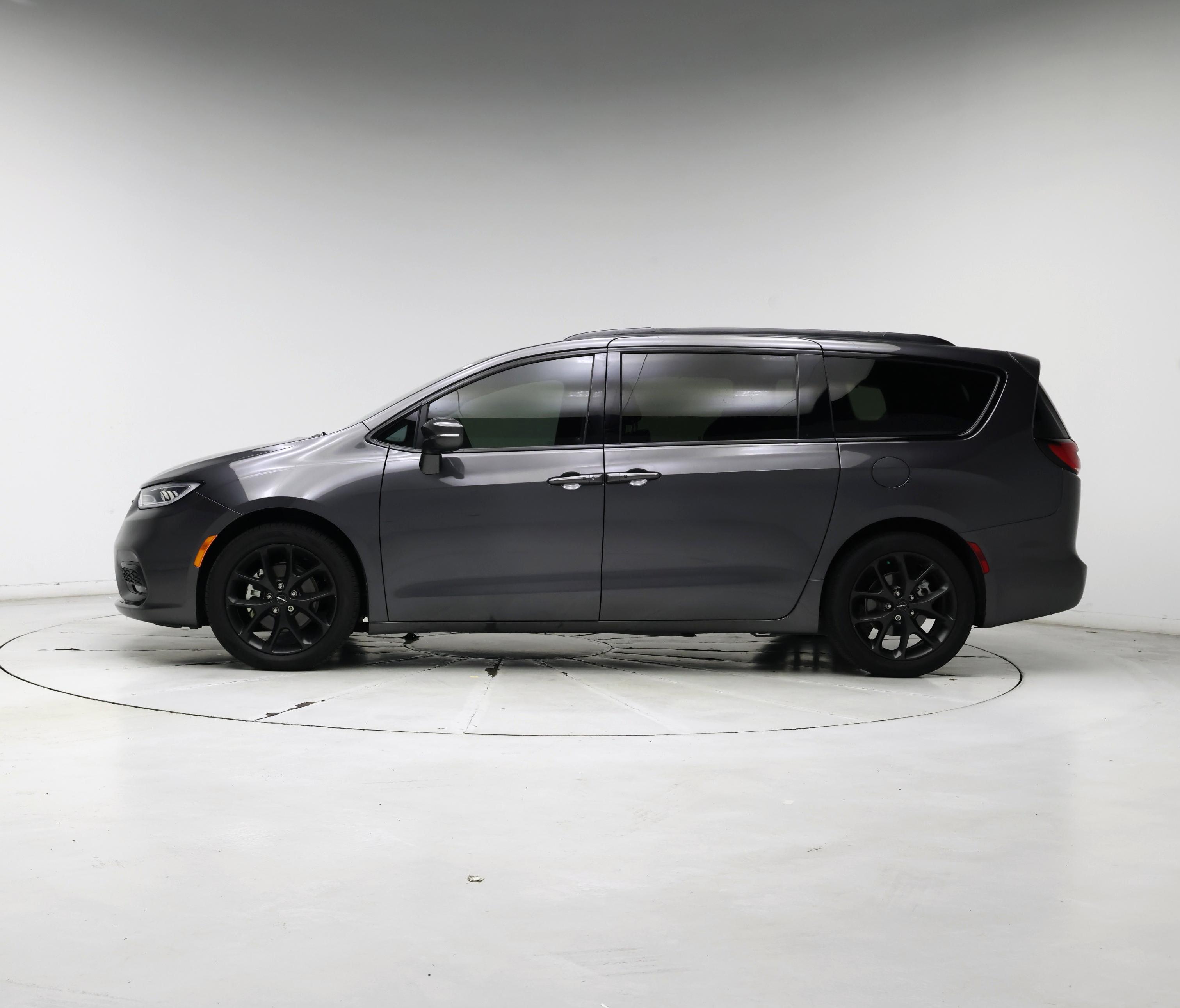 Thumbnail: 2022 Chrysler Pacifica - 3