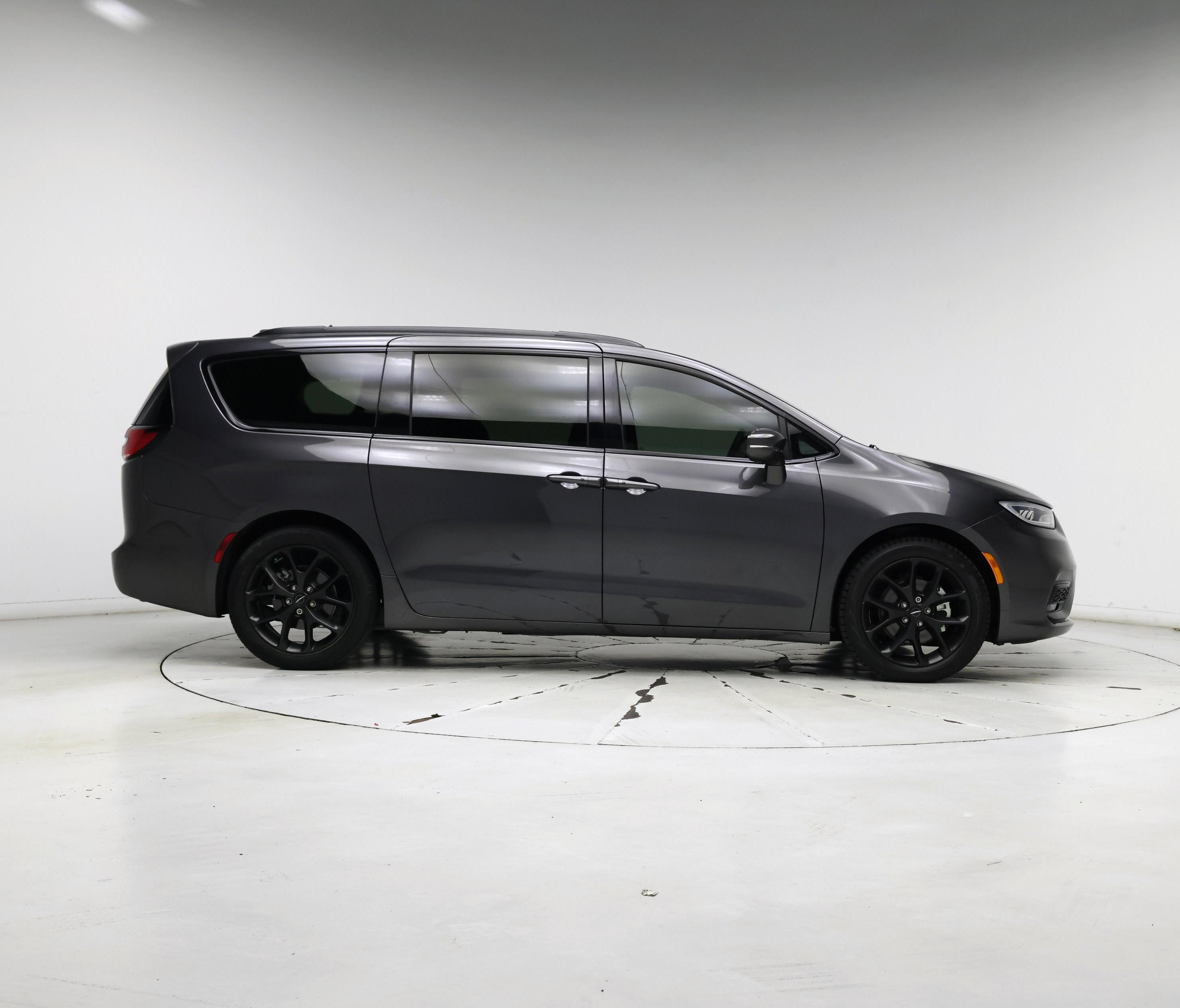 Thumbnail: 2022 Chrysler Pacifica - 7