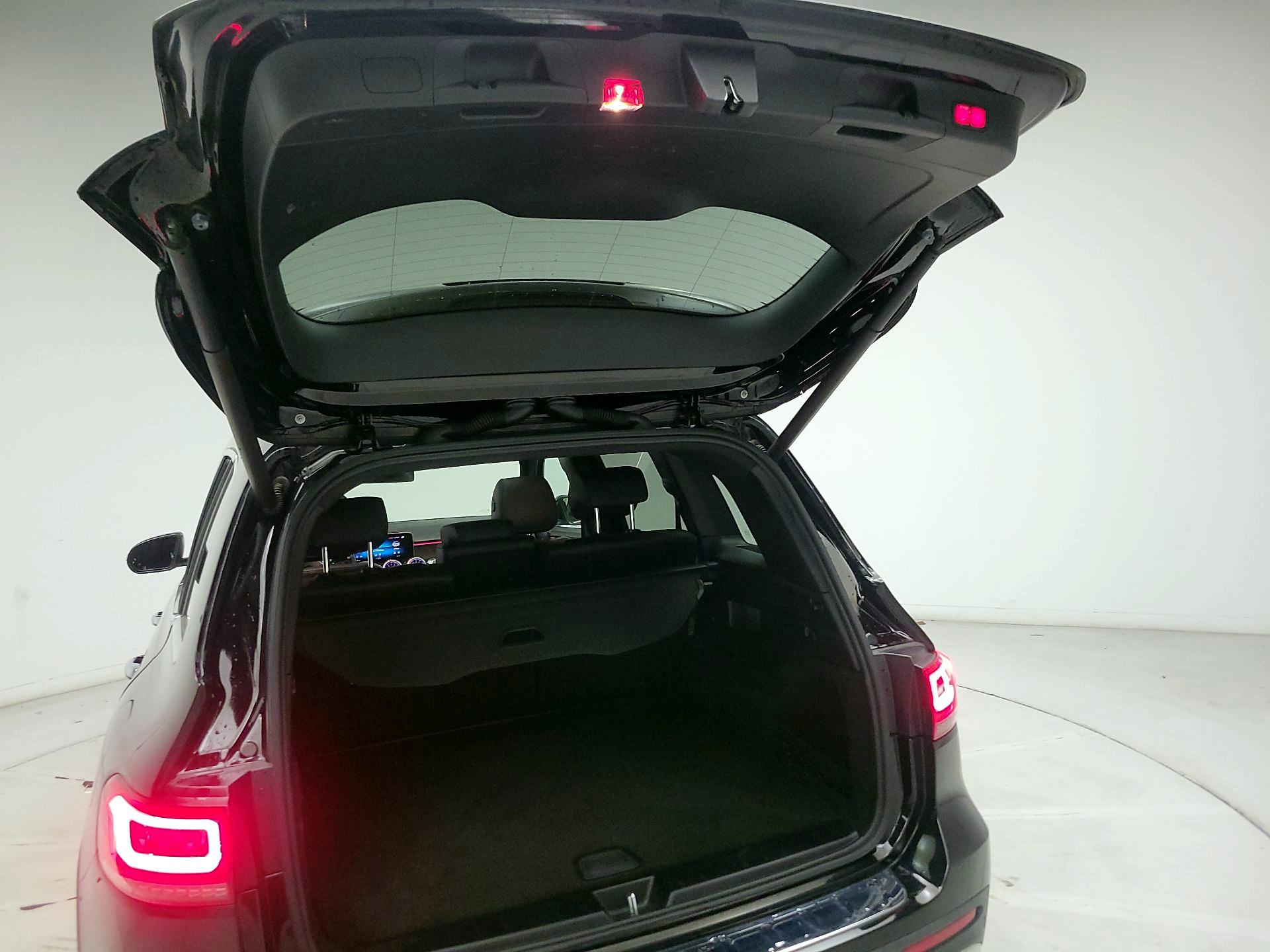 Thumbnail: 2020 Mercedes-Benz GLB - 20