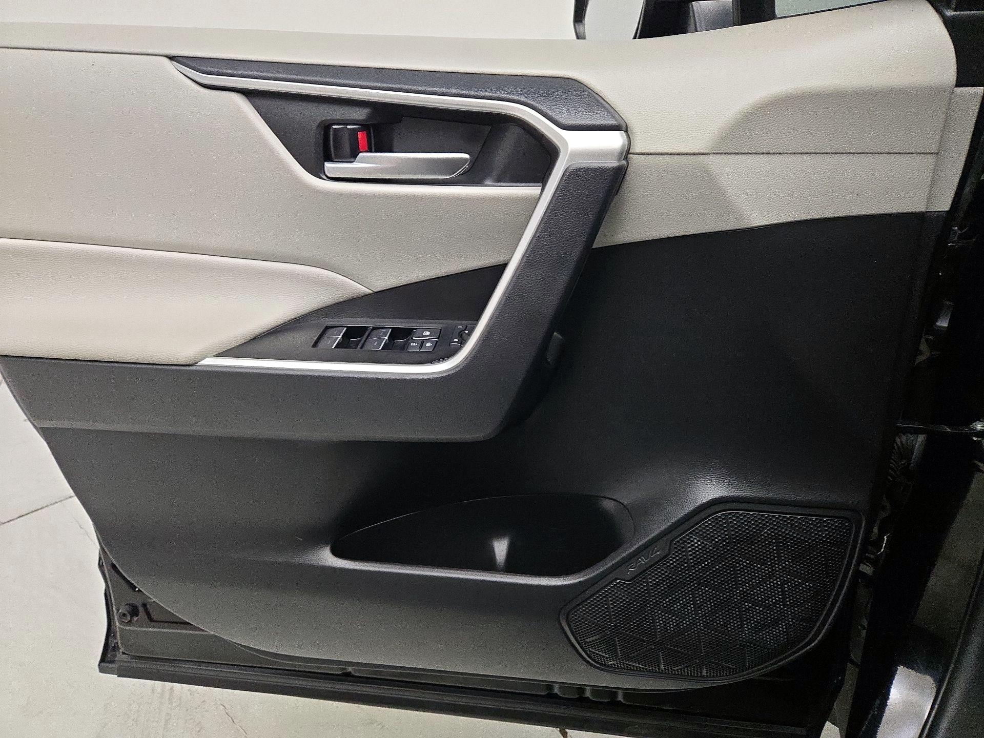 Thumbnail: 2025 Toyota RAV4 - 12