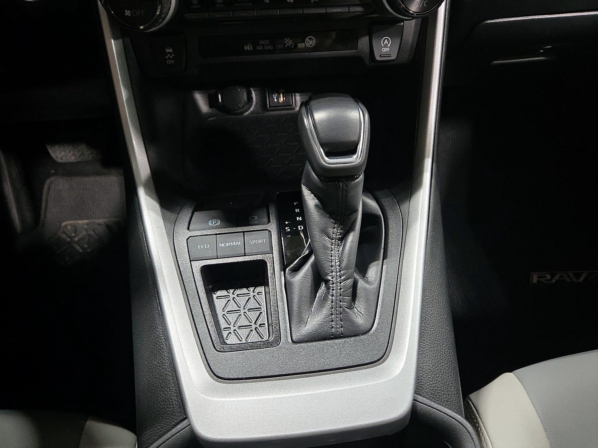 Thumbnail: 2025 Toyota RAV4 - 17