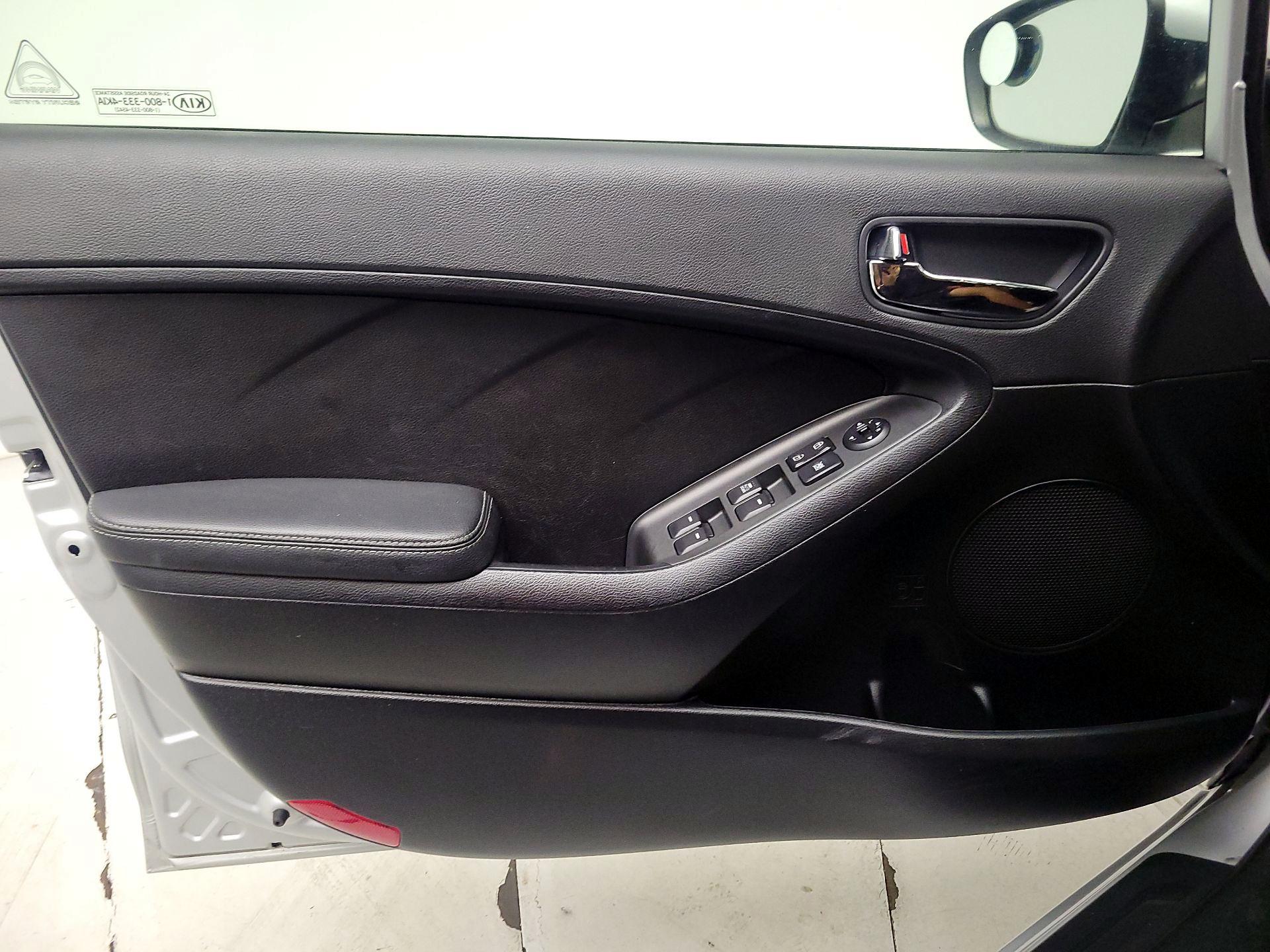 Thumbnail: 2015 Kia Forte - 12