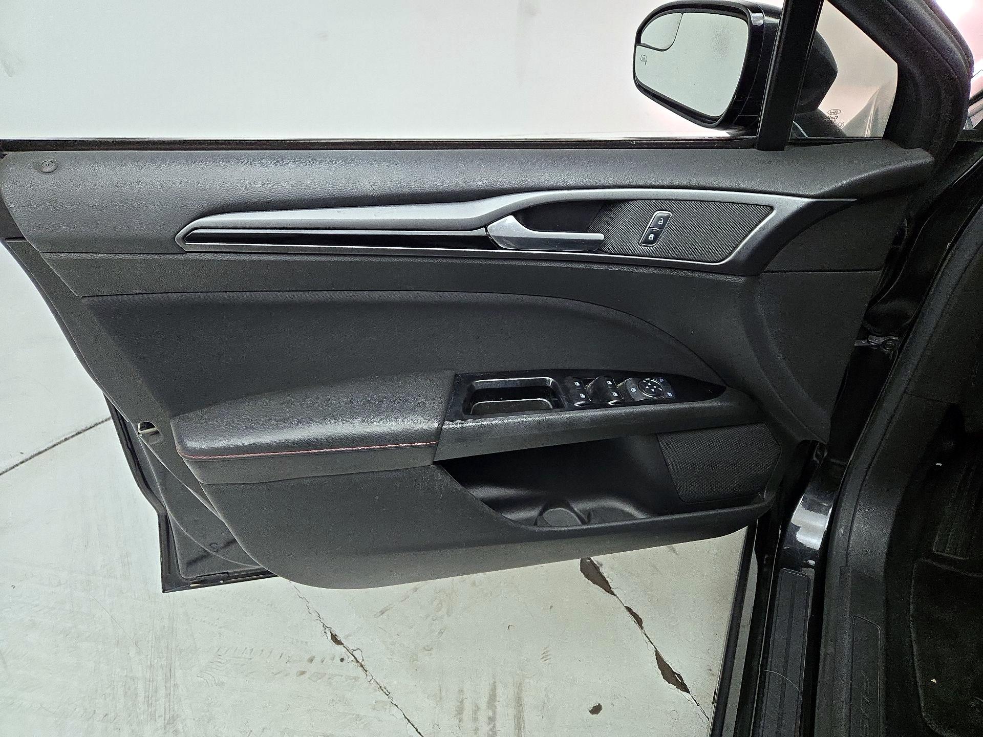 Thumbnail: 2015 Ford Fusion - 12