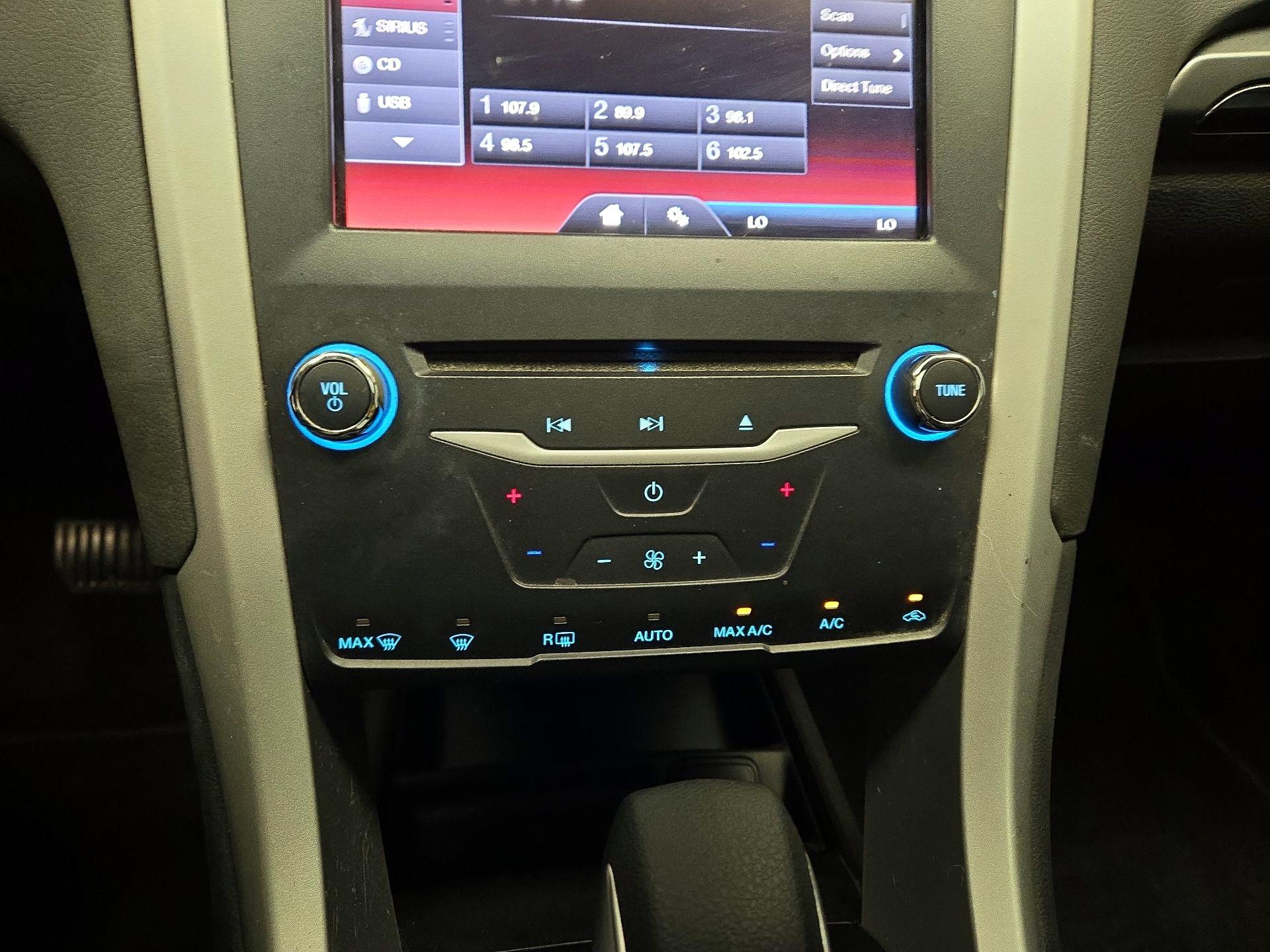 Thumbnail: 2015 Ford Fusion - 16