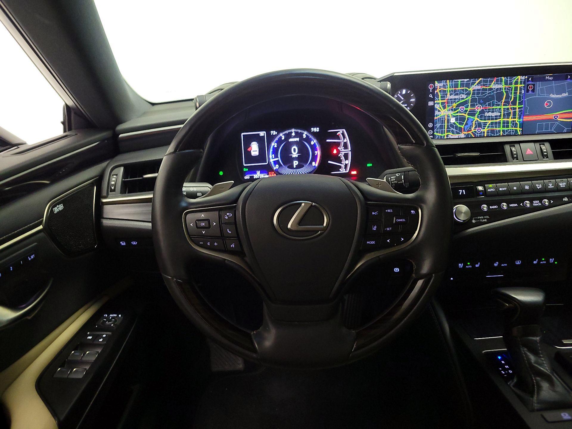 Thumbnail: 2021 Lexus ES - 10