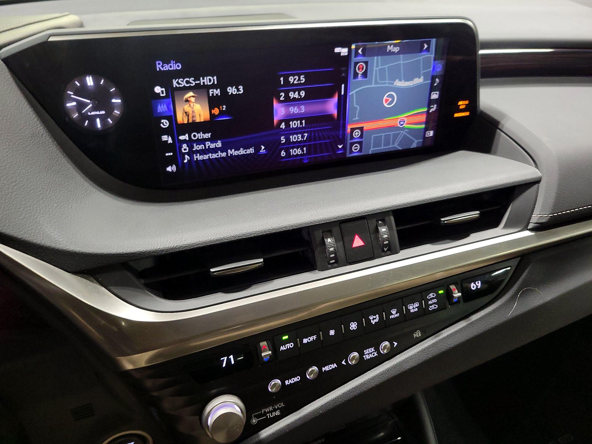 Thumbnail: 2021 Lexus ES - 16