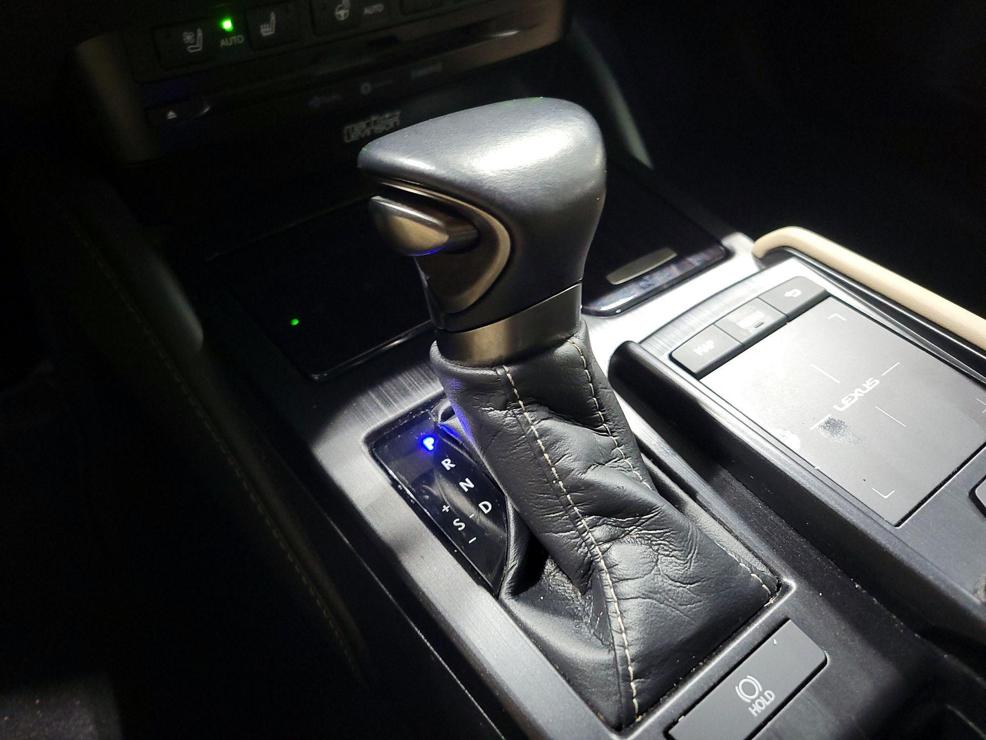 Thumbnail: 2021 Lexus ES - 18