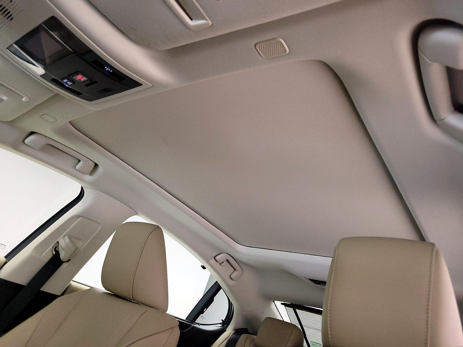 Thumbnail: 2021 Lexus ES - 19