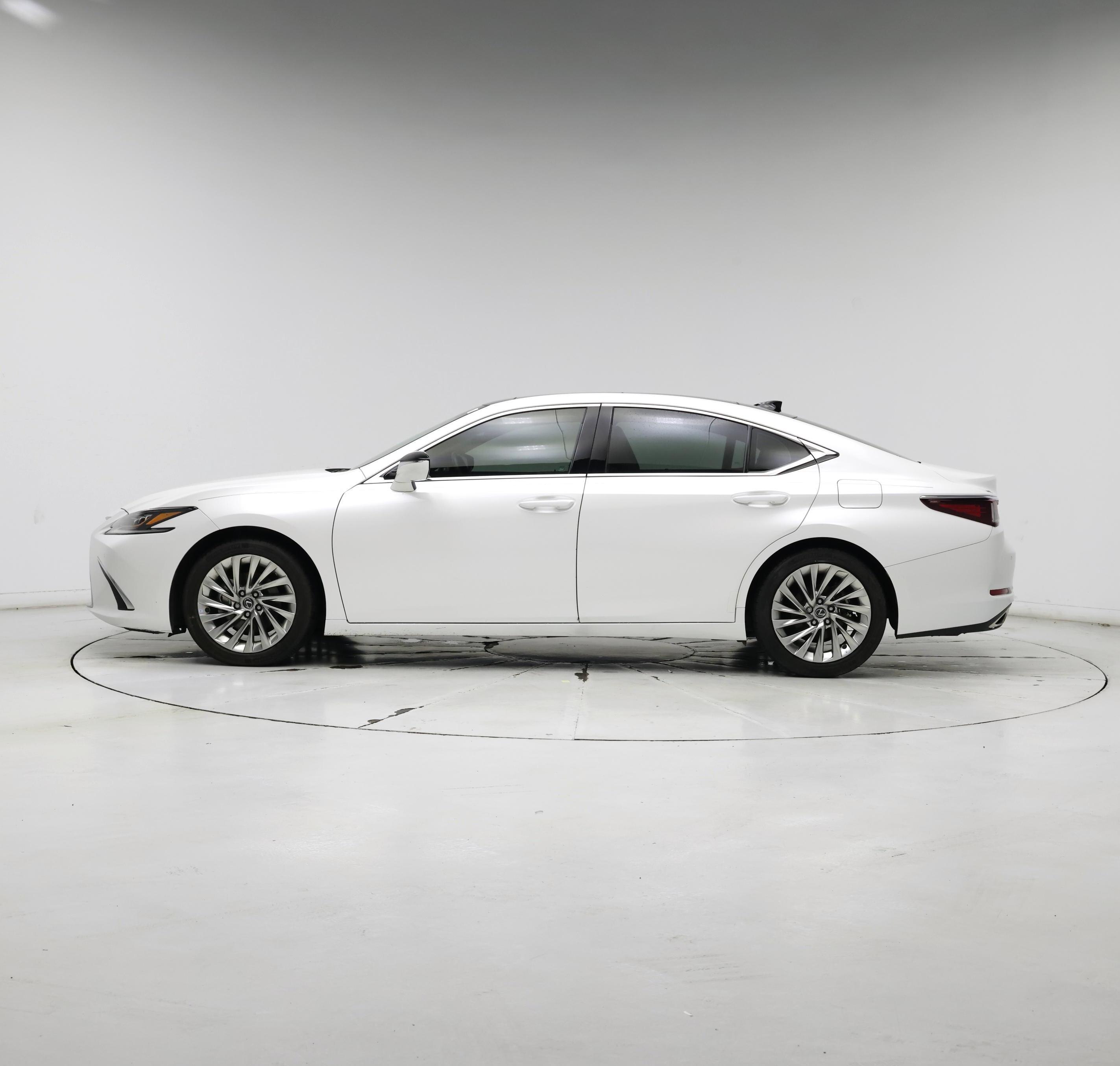 Thumbnail: 2021 Lexus ES - 3
