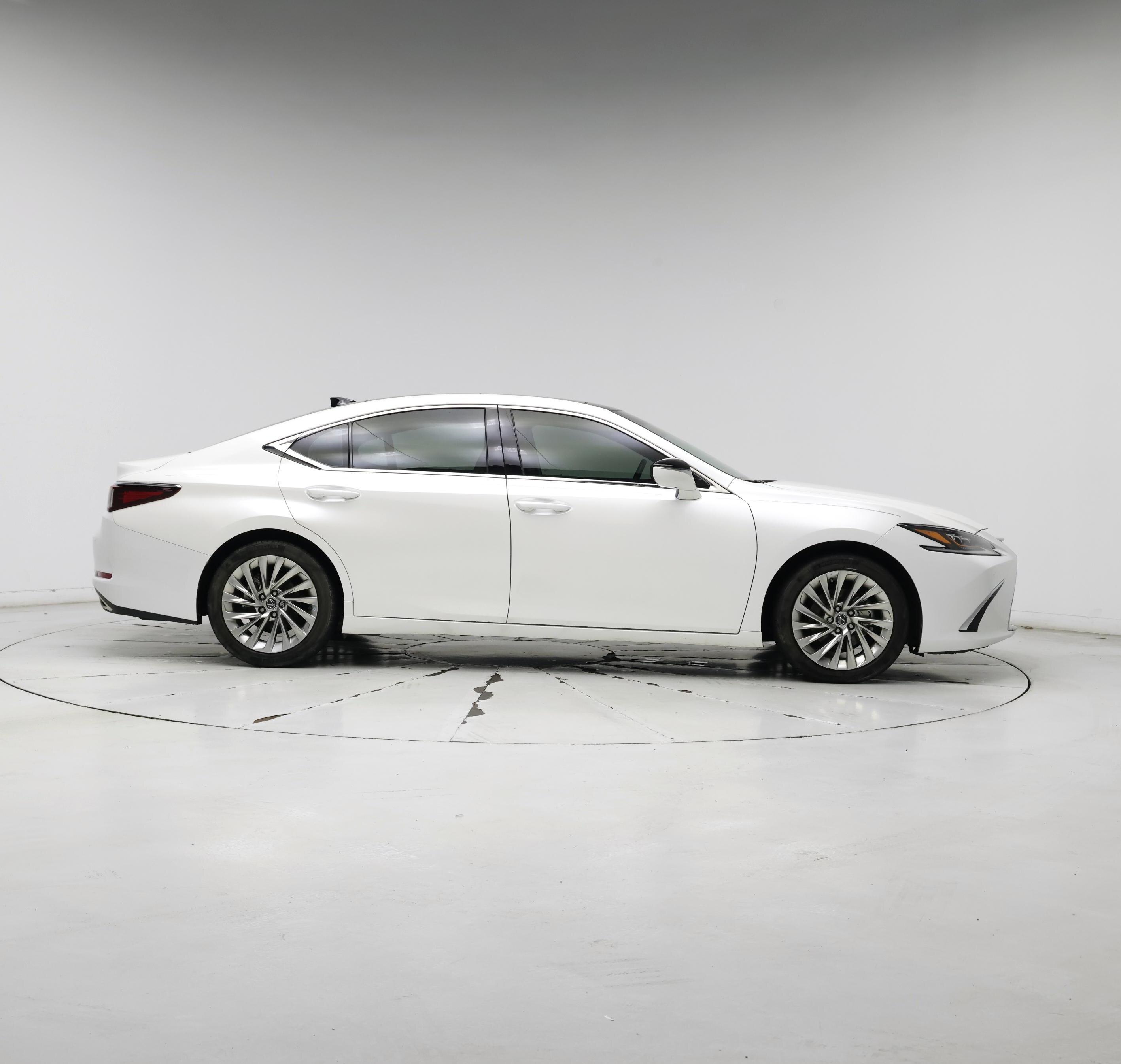 Thumbnail: 2021 Lexus ES - 7