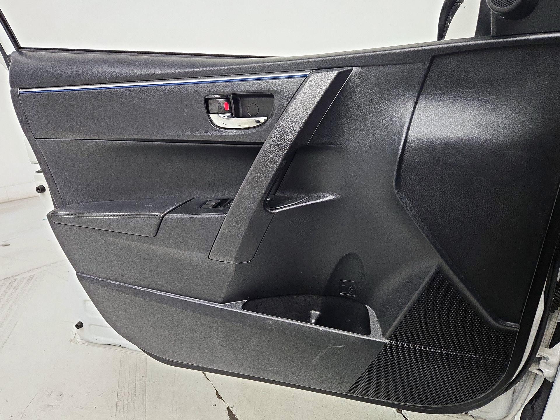 Thumbnail: 2015 Toyota Corolla - 12