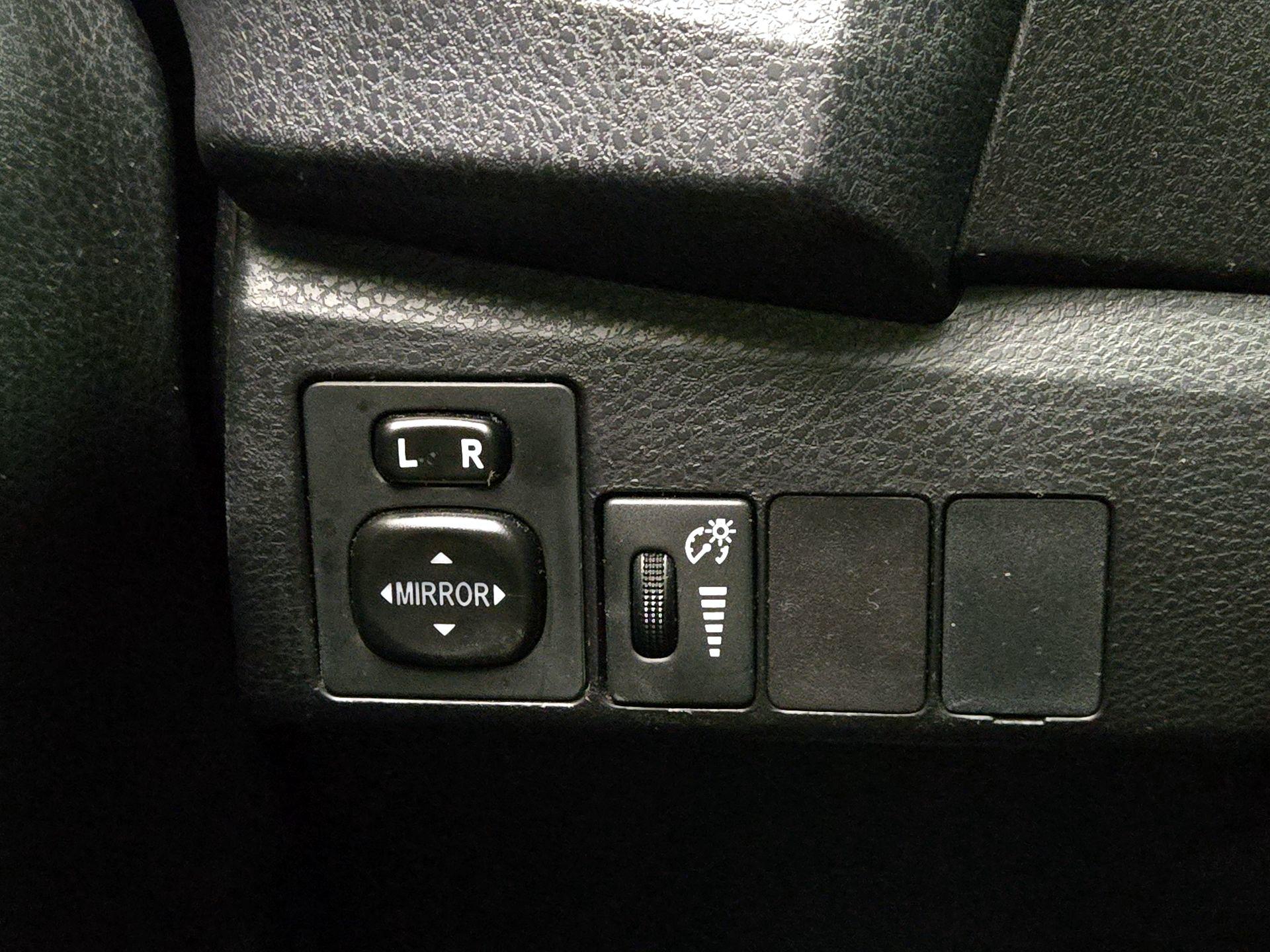 Thumbnail: 2015 Toyota Corolla - 13