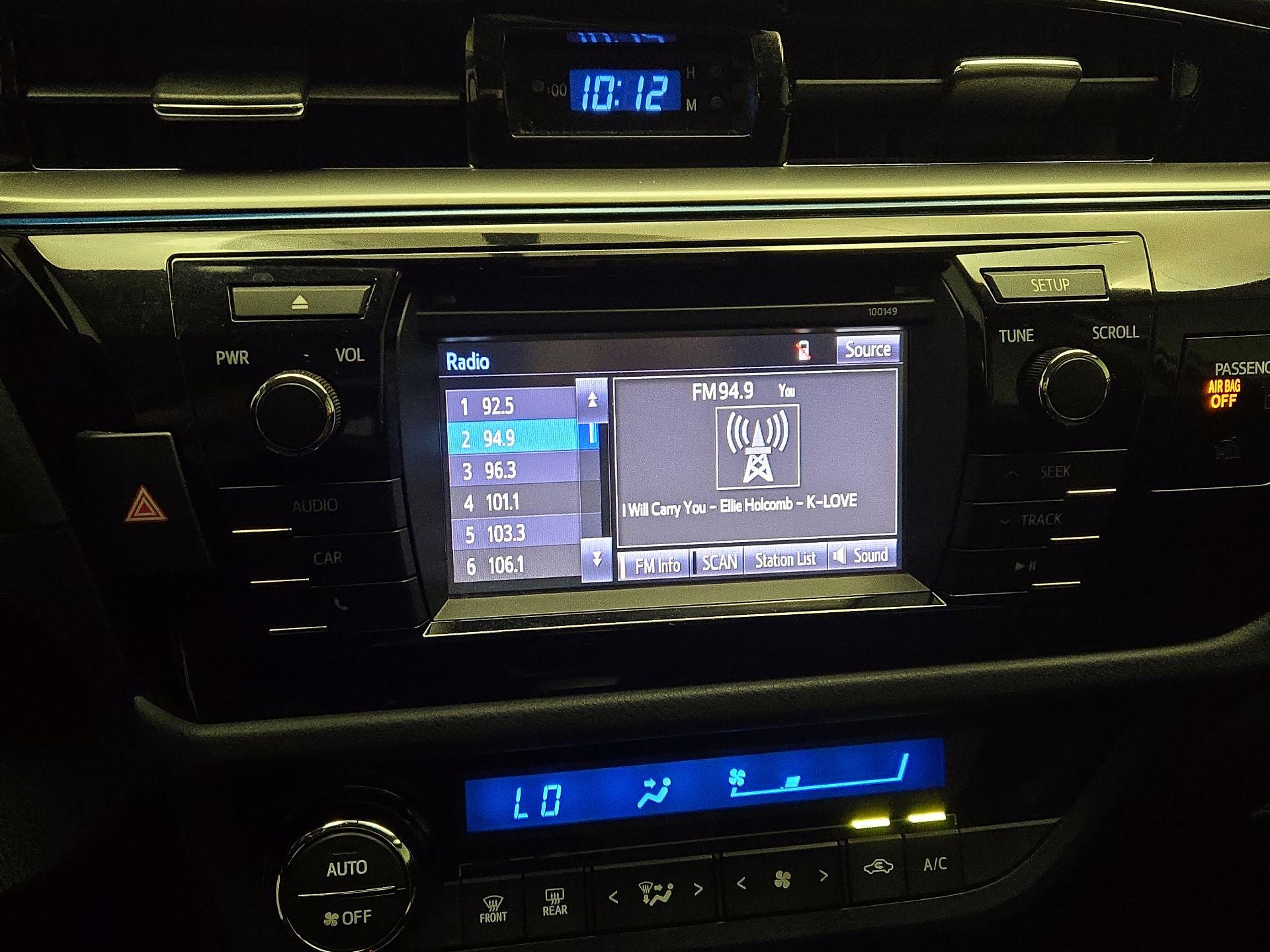 Thumbnail: 2015 Toyota Corolla - 15