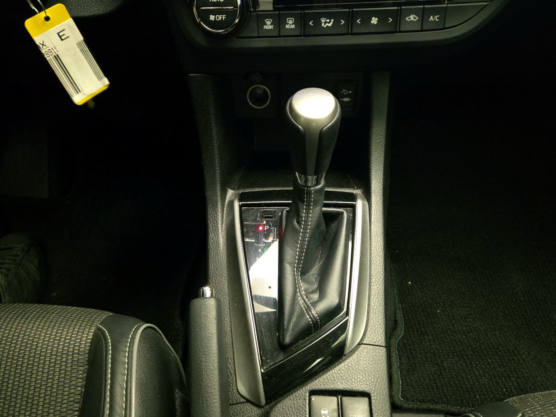 Thumbnail: 2015 Toyota Corolla - 17