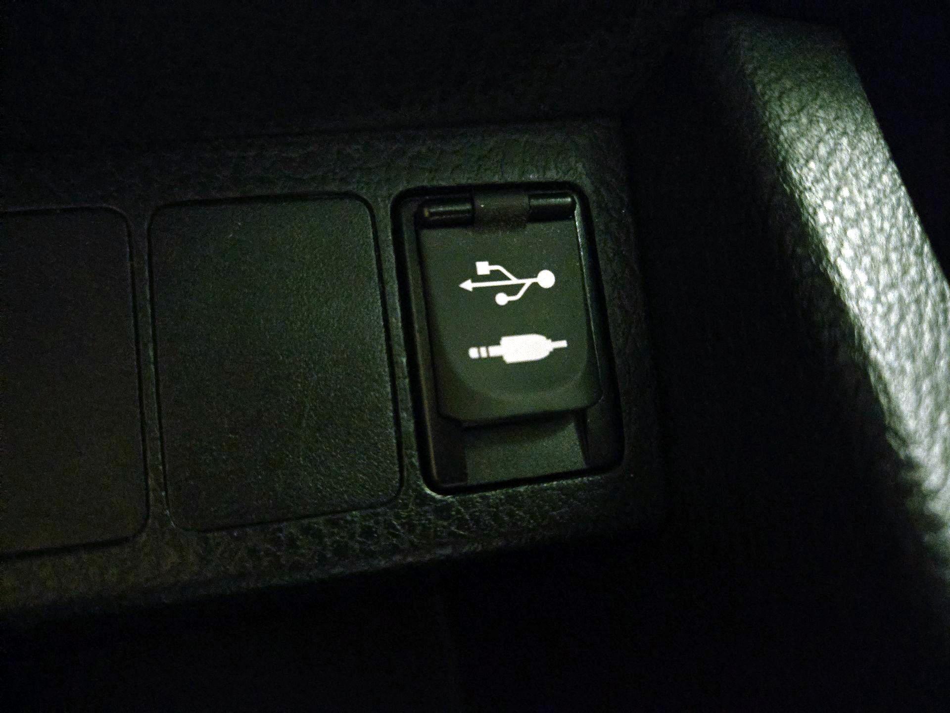 Thumbnail: 2015 Toyota Corolla - 18