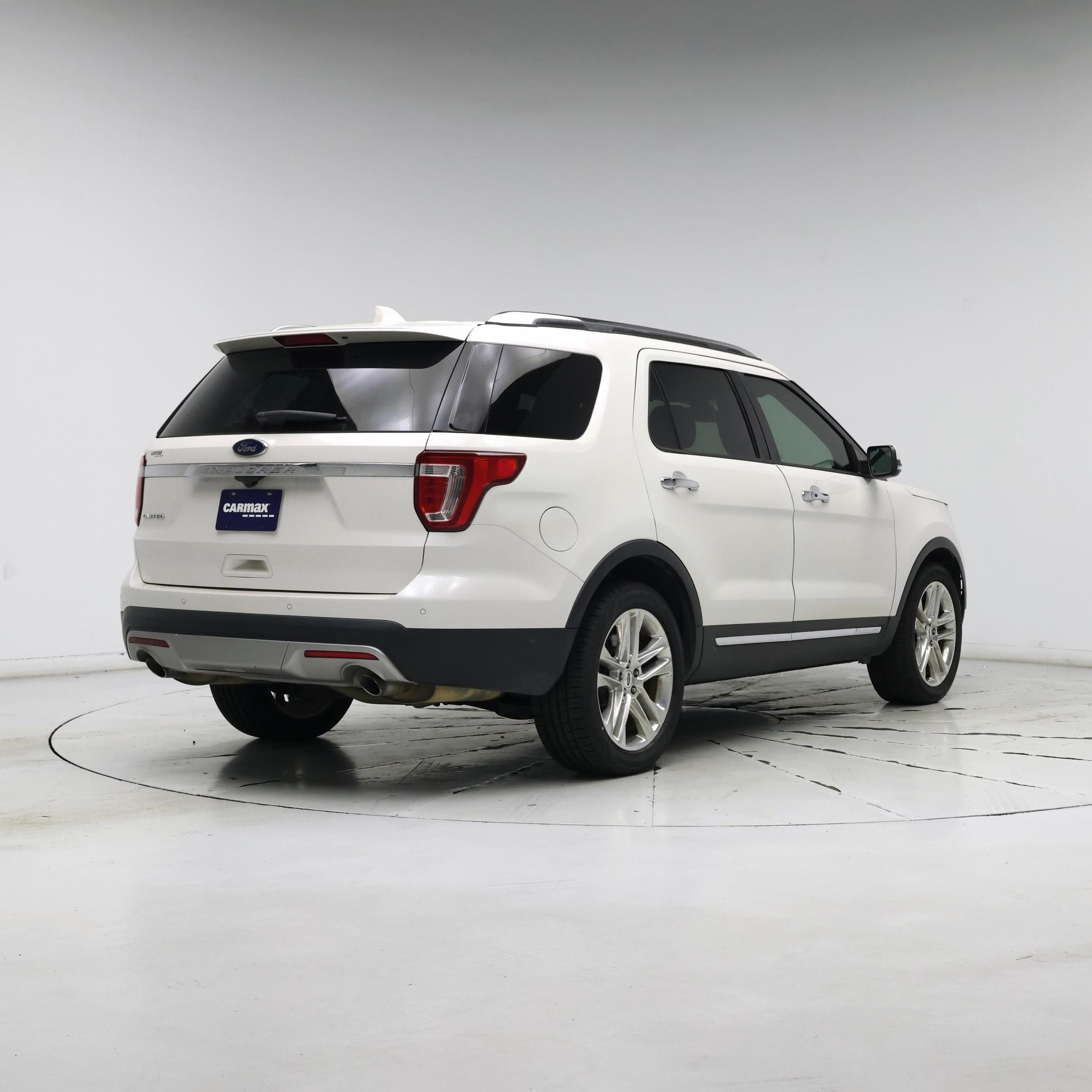 Thumbnail: 2017 Ford Explorer - 8