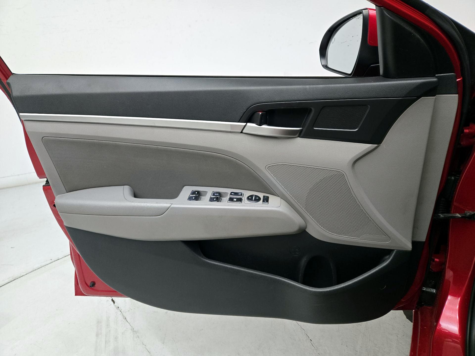 Thumbnail: 2019 Hyundai Elantra - 12