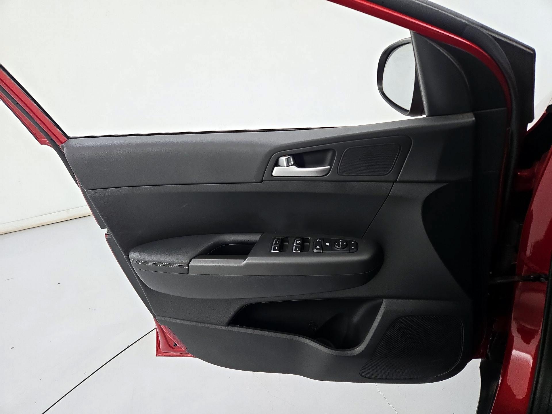 Thumbnail: 2020 Kia Sportage - 12