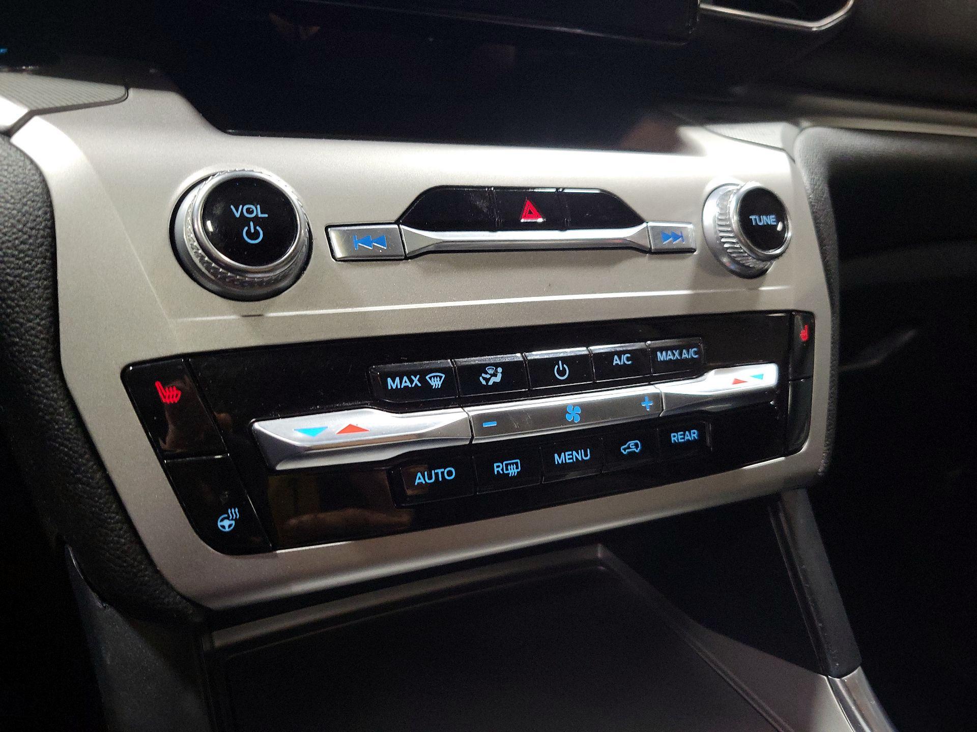 Thumbnail: 2022 Ford Explorer - 16