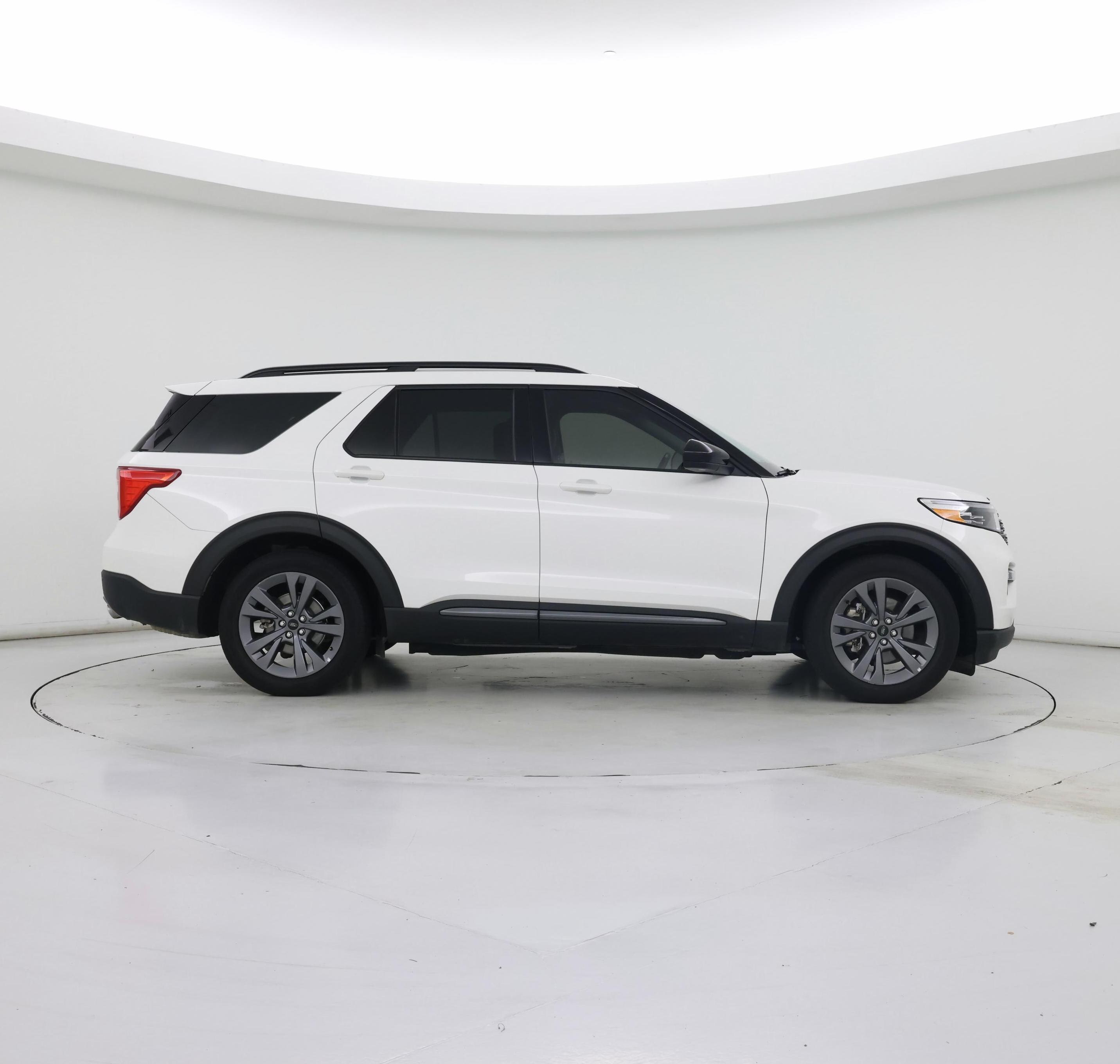 Thumbnail: 2022 Ford Explorer - 7