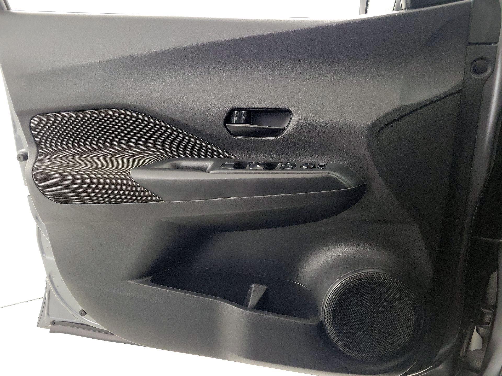 Thumbnail: 2020 Nissan Kicks - 12