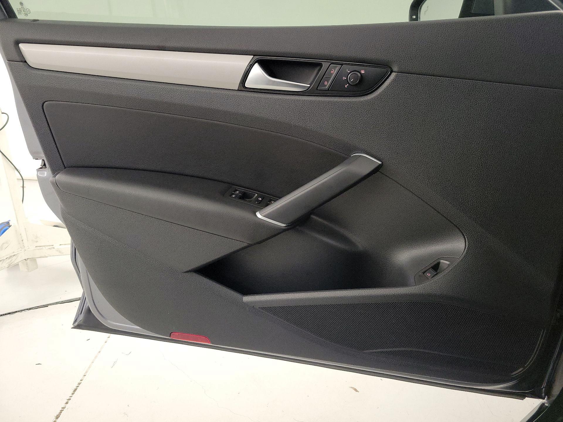 Thumbnail: 2020 Volkswagen Passat - 12